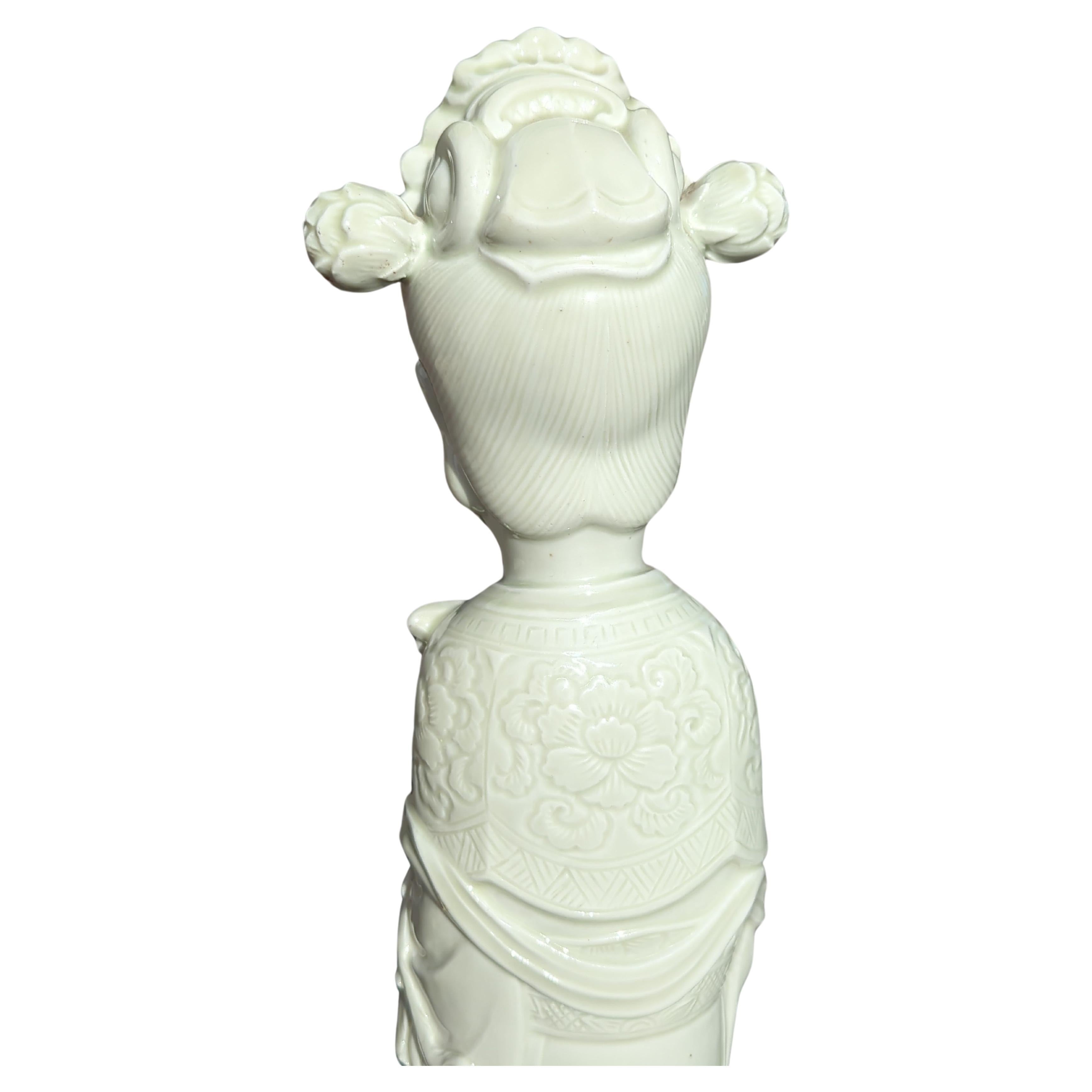 Huge 23 Zoll chinesisches Porzellan Blanc de Chine-Figur der Xi Wang Mu Goddess aus der Mitte des 20. Jahrhunderts im Zustand „Gut“ im Angebot in Richmond, CA