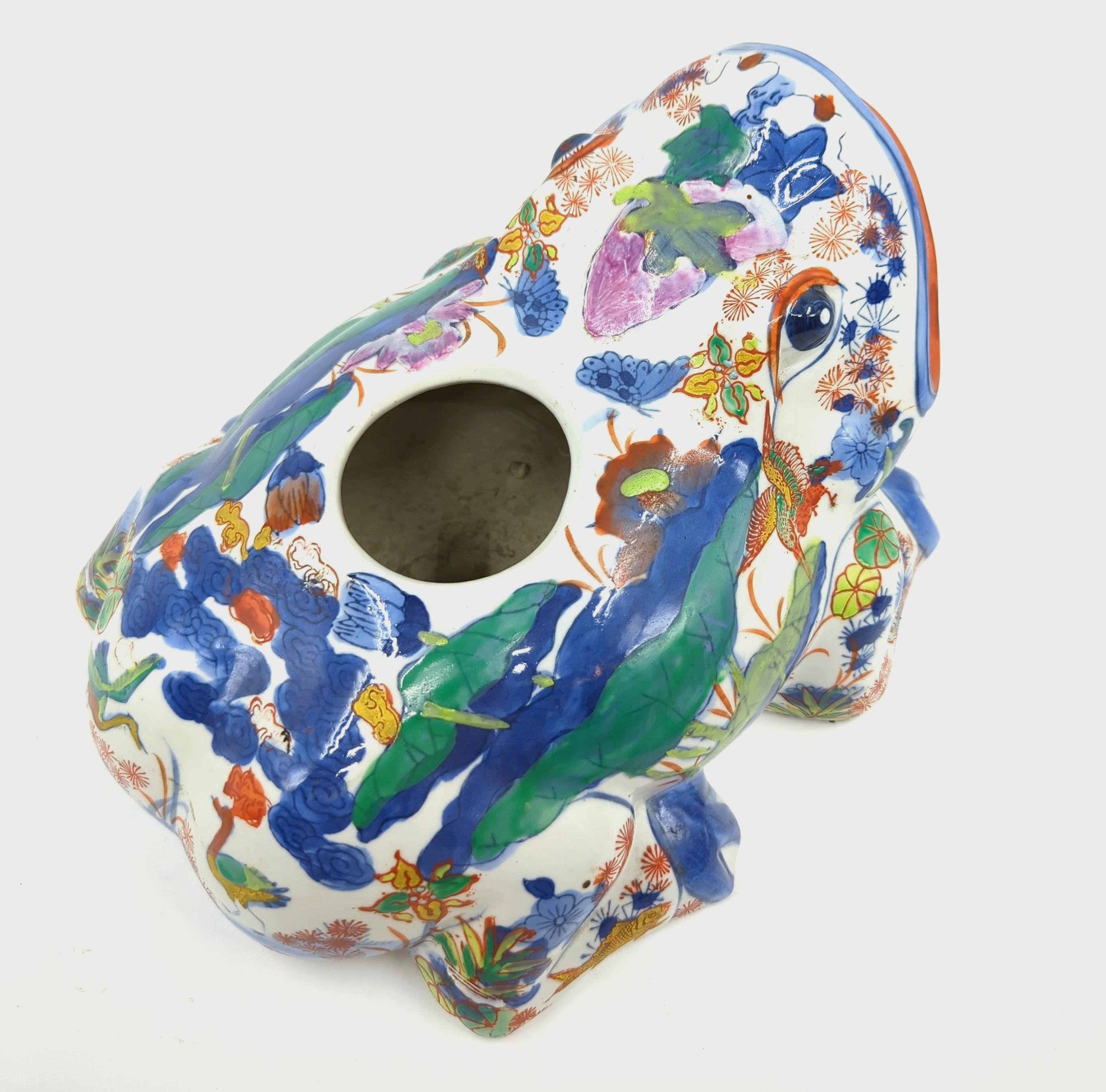 Grand vase grenouille décoré en porcelaine chinoise Doucai bleu sous glaçure fin Qing 19c en vente 1