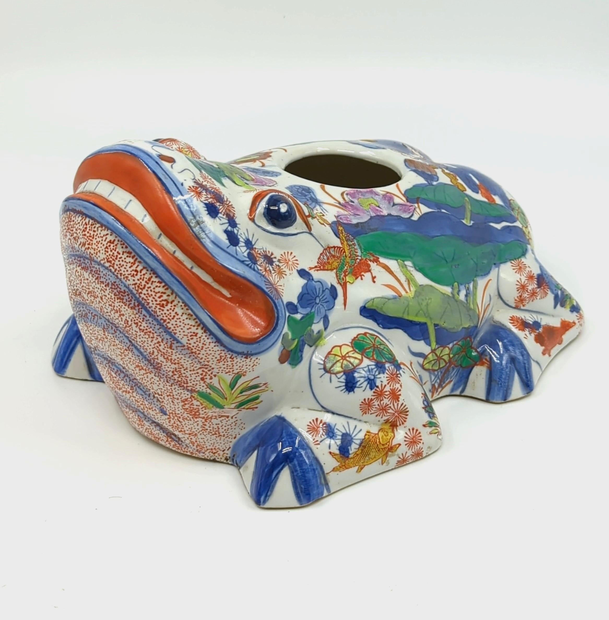 Grand vase grenouille décoré en porcelaine chinoise Doucai bleu sous glaçure fin Qing 19c Bon état - En vente à Richmond, CA