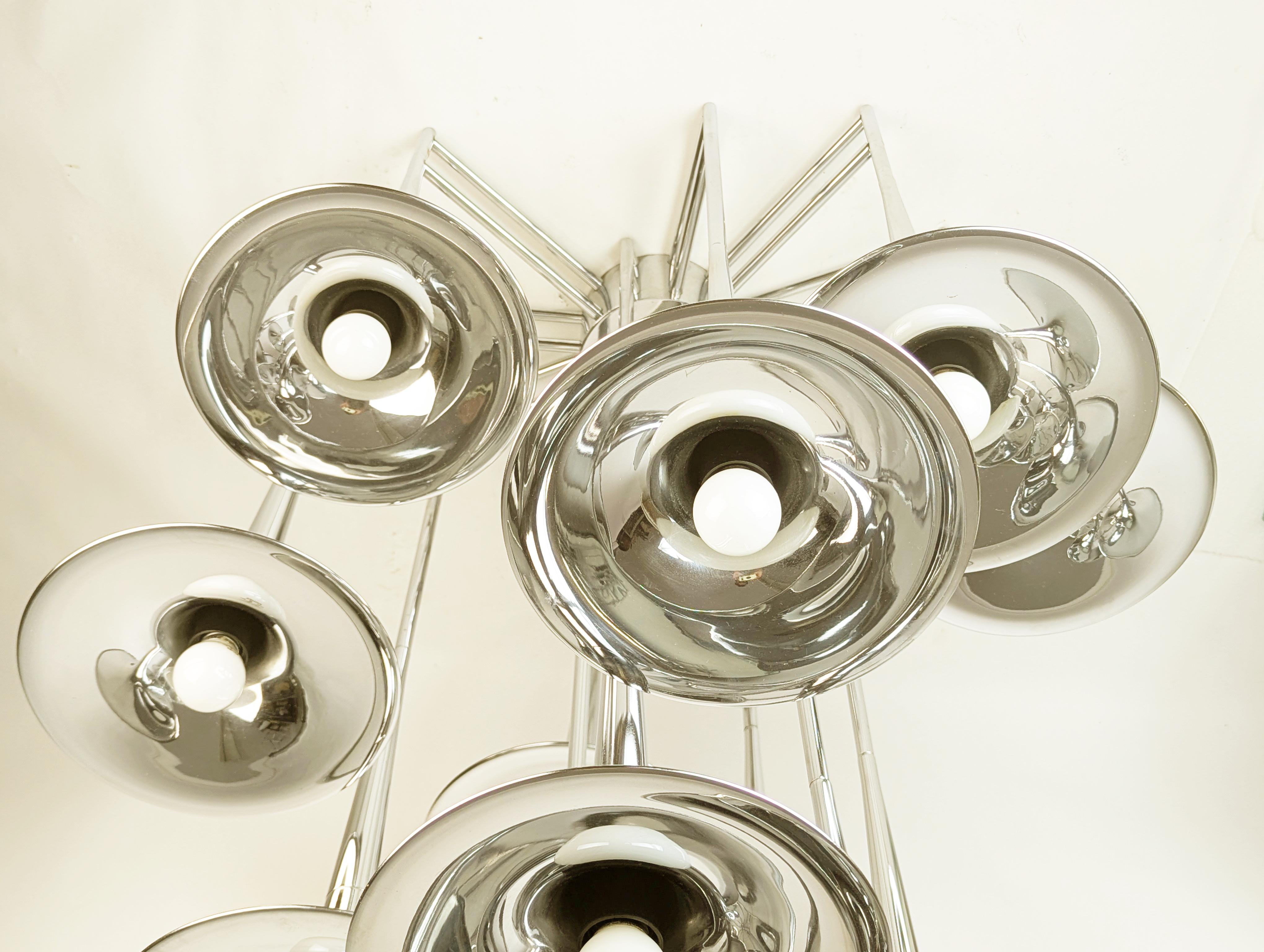 Huge chrome plated metal 1970s 12-light chandelier Tromba by Goffredo Reggiani For Sale 2