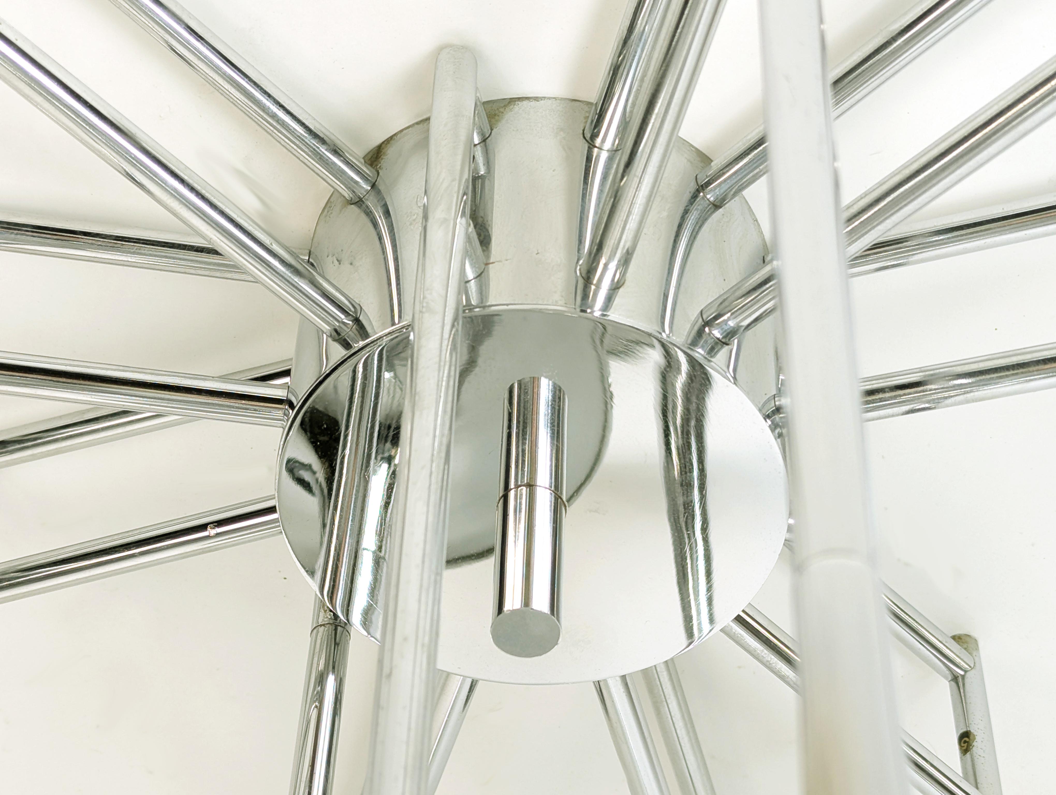 Huge chrome plated metal 1970s 12-light chandelier Tromba by Goffredo Reggiani In Good Condition For Sale In Varese, Lombardia