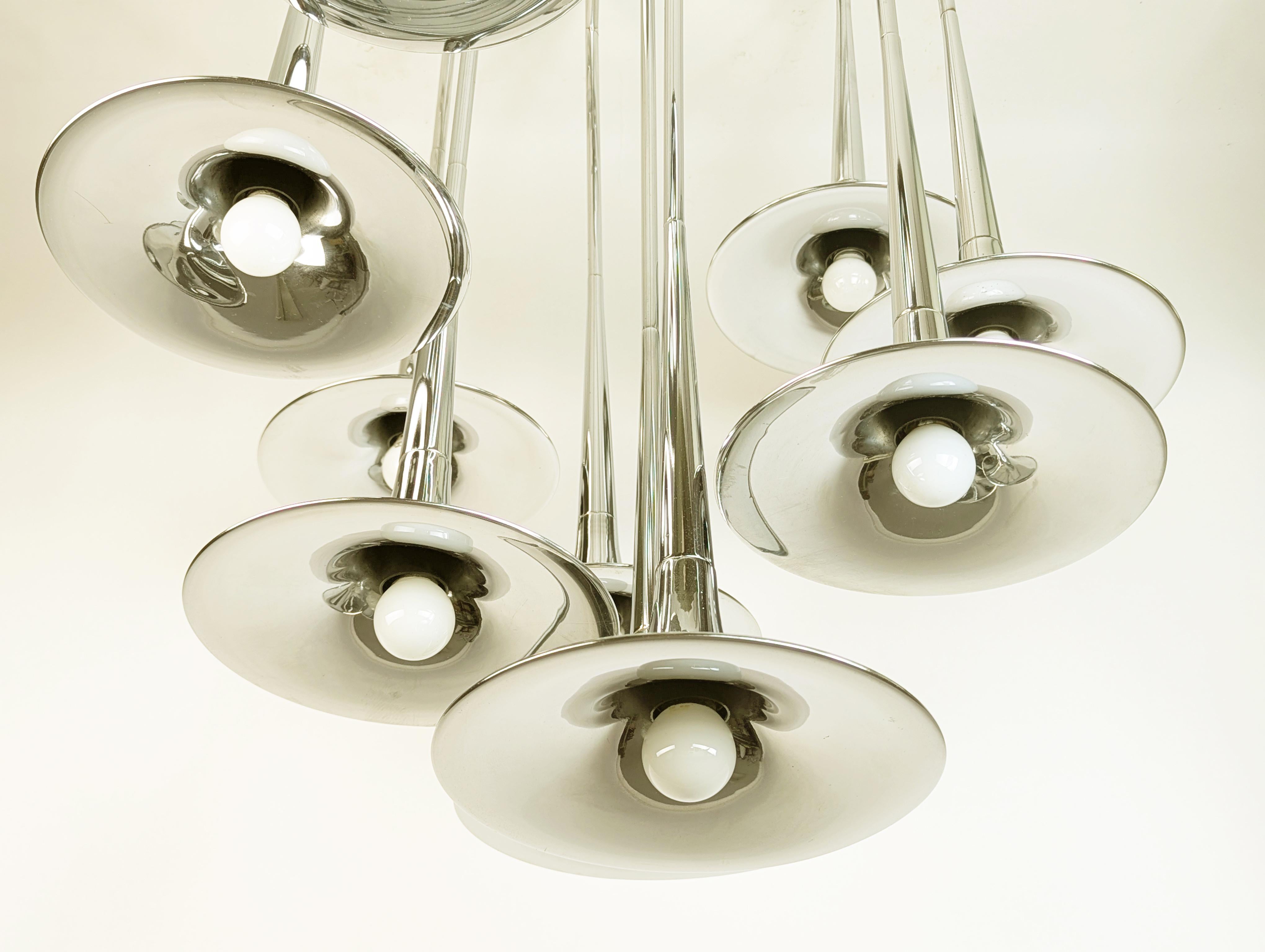 Metal Huge chrome plated metal 1970s 12-light chandelier Tromba by Goffredo Reggiani For Sale