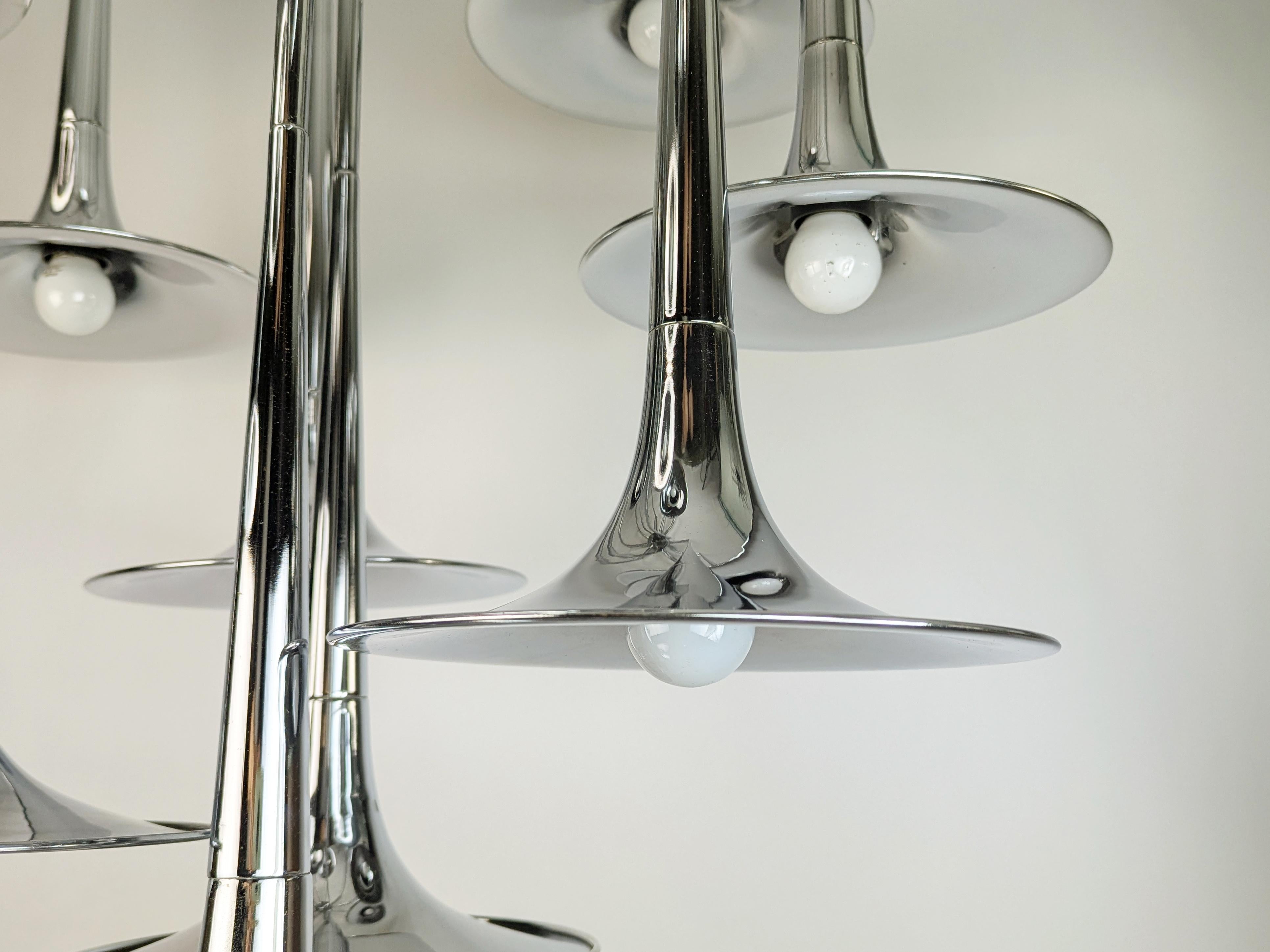 Huge chrome plated metal 1970s 12-light chandelier Tromba by Goffredo Reggiani For Sale 1