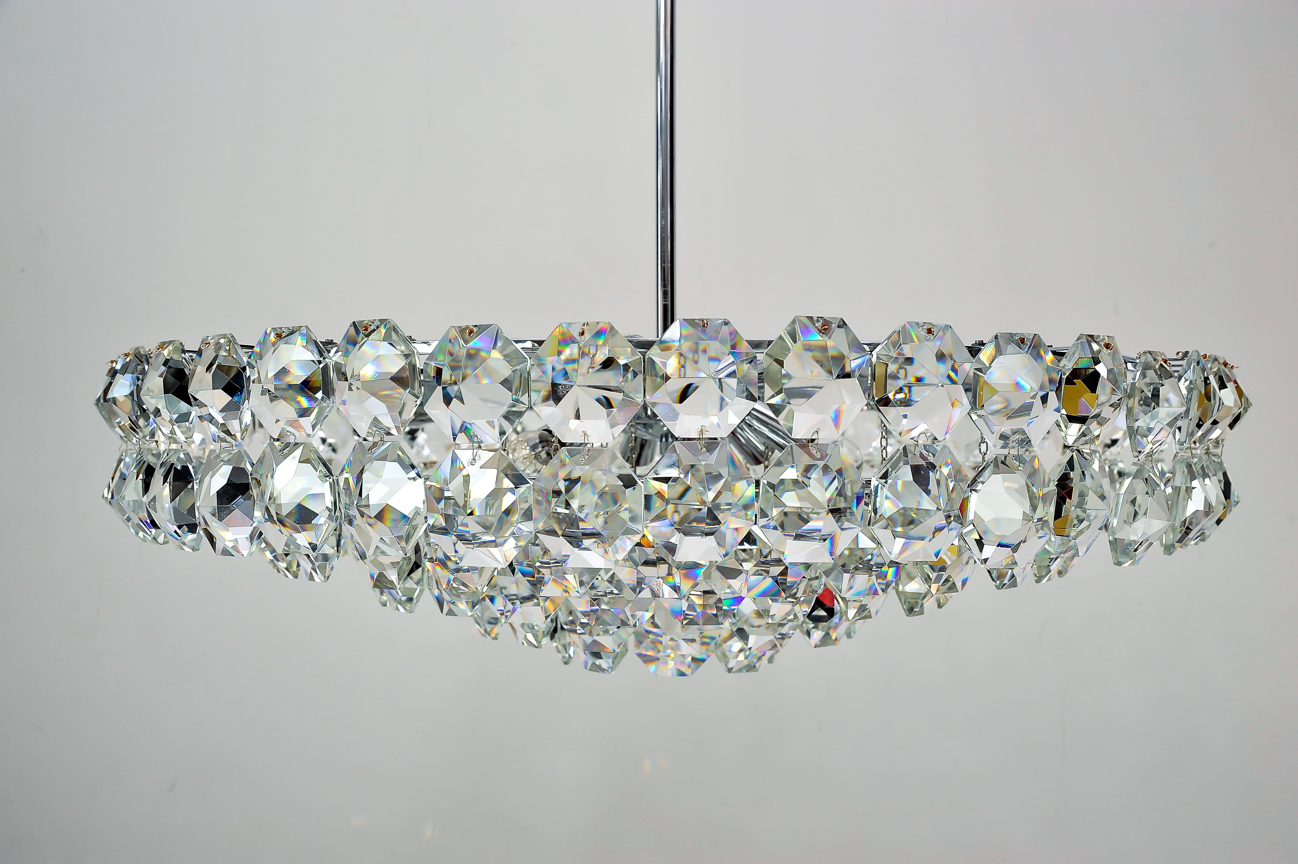 Enorme lampadario cromato, anni '60 circa In condizioni buone in vendita a Wien, AT