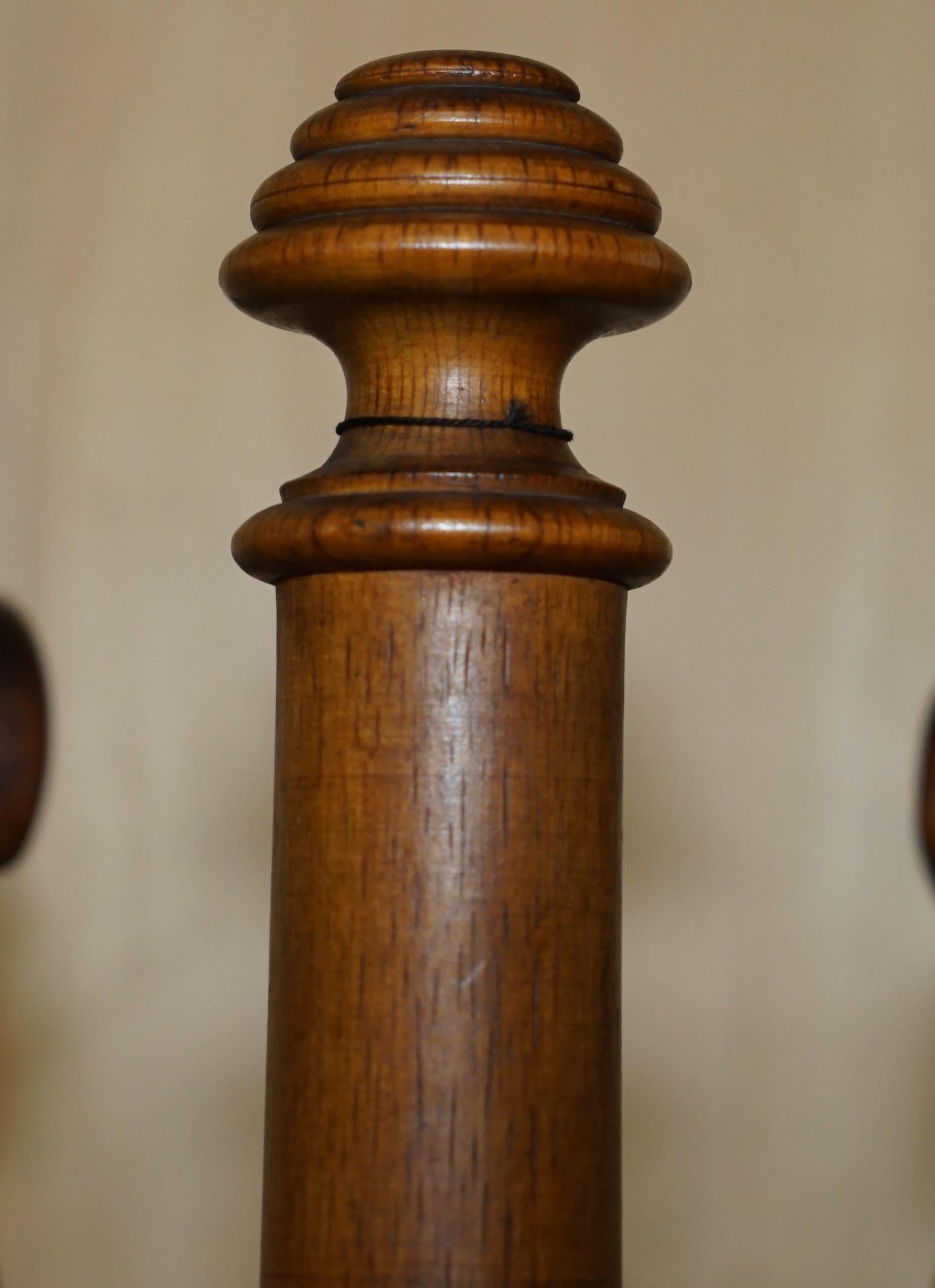 Inizio XX secolo ENORME PORTATILE IN LEGNO BENTORNATO DEL CIRCA DEL 1900 PER CAPPELLI E SCIARPE in vendita