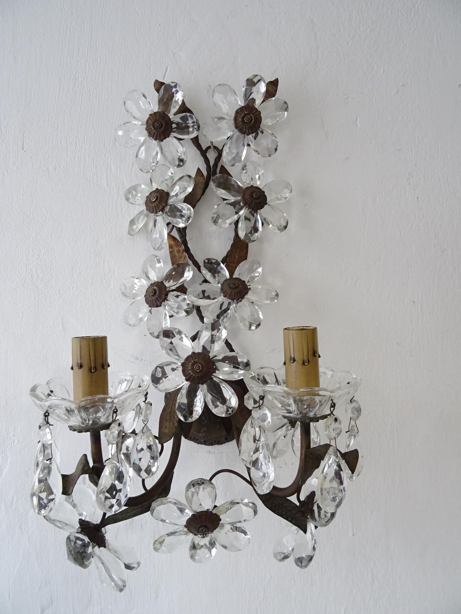 Huge Clear Flower Maison Baguès Crystal Flower Style Sconces circa 1920 In Good Condition In Modena (MO), Modena (Mo)