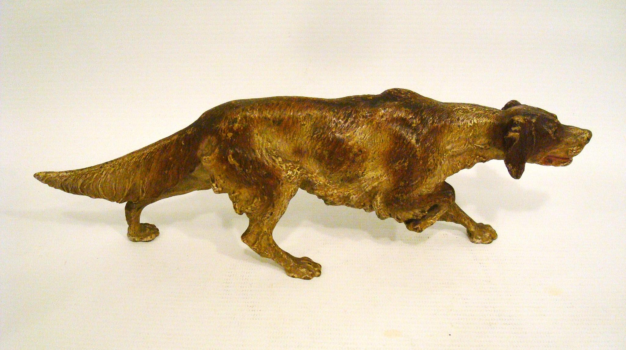 Secessione di Vienna Enorme scultura in bronzo dipinta a freddo di un cane Pointer di Franz Bergmann. 1900´s in vendita