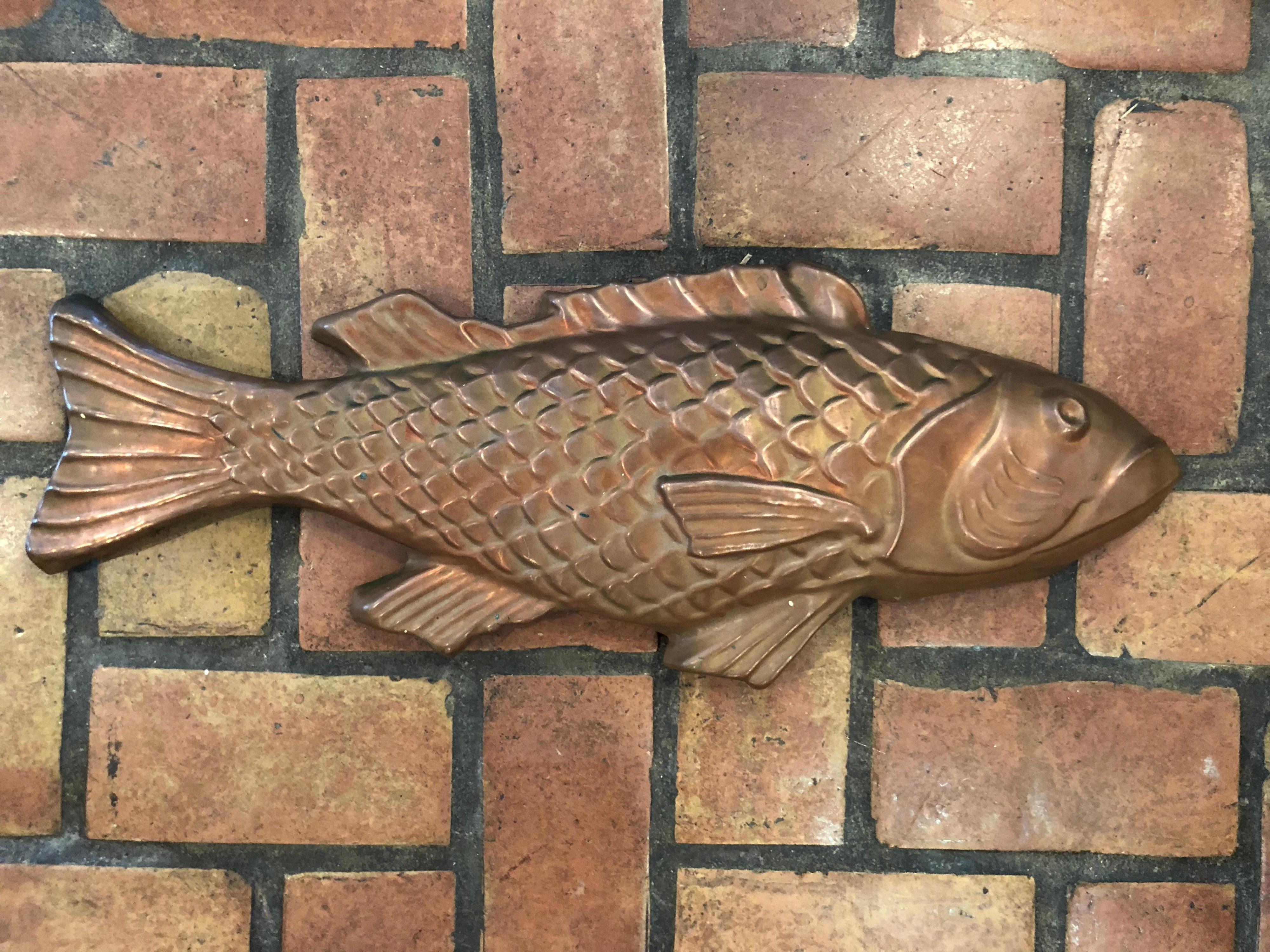 Huge copper mold of fish. Great for display in any kitchen or restaurant wall. Nice heavy gage and antiqued patina.