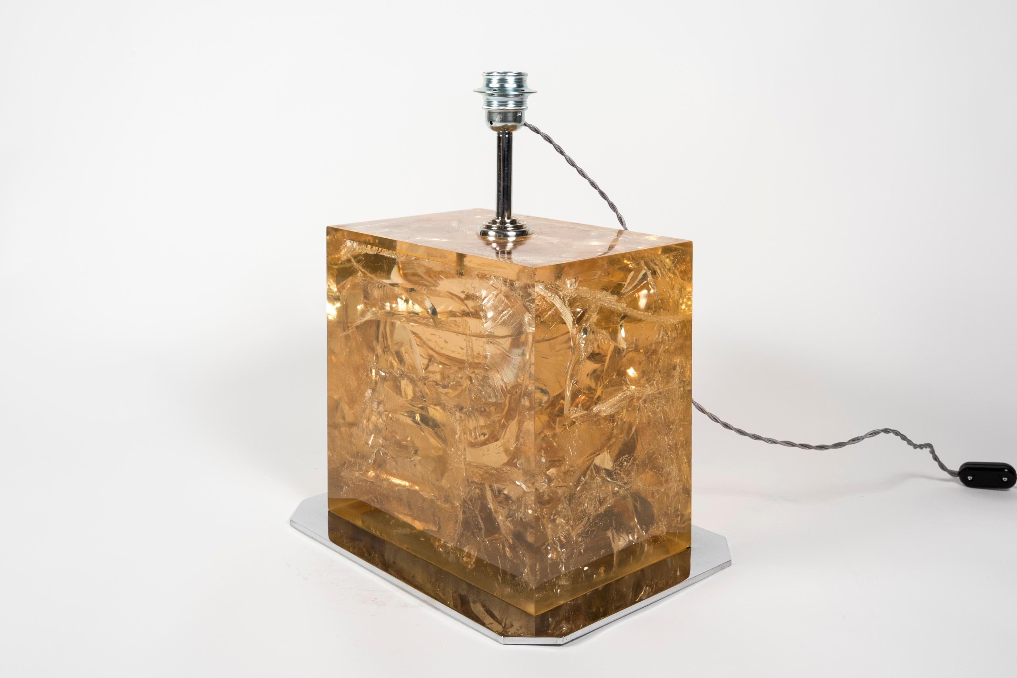 Huge Crushed Ice Resin Lamp Attributed to Roméo Rega In Good Condition For Sale In Bois-Colombes, FR