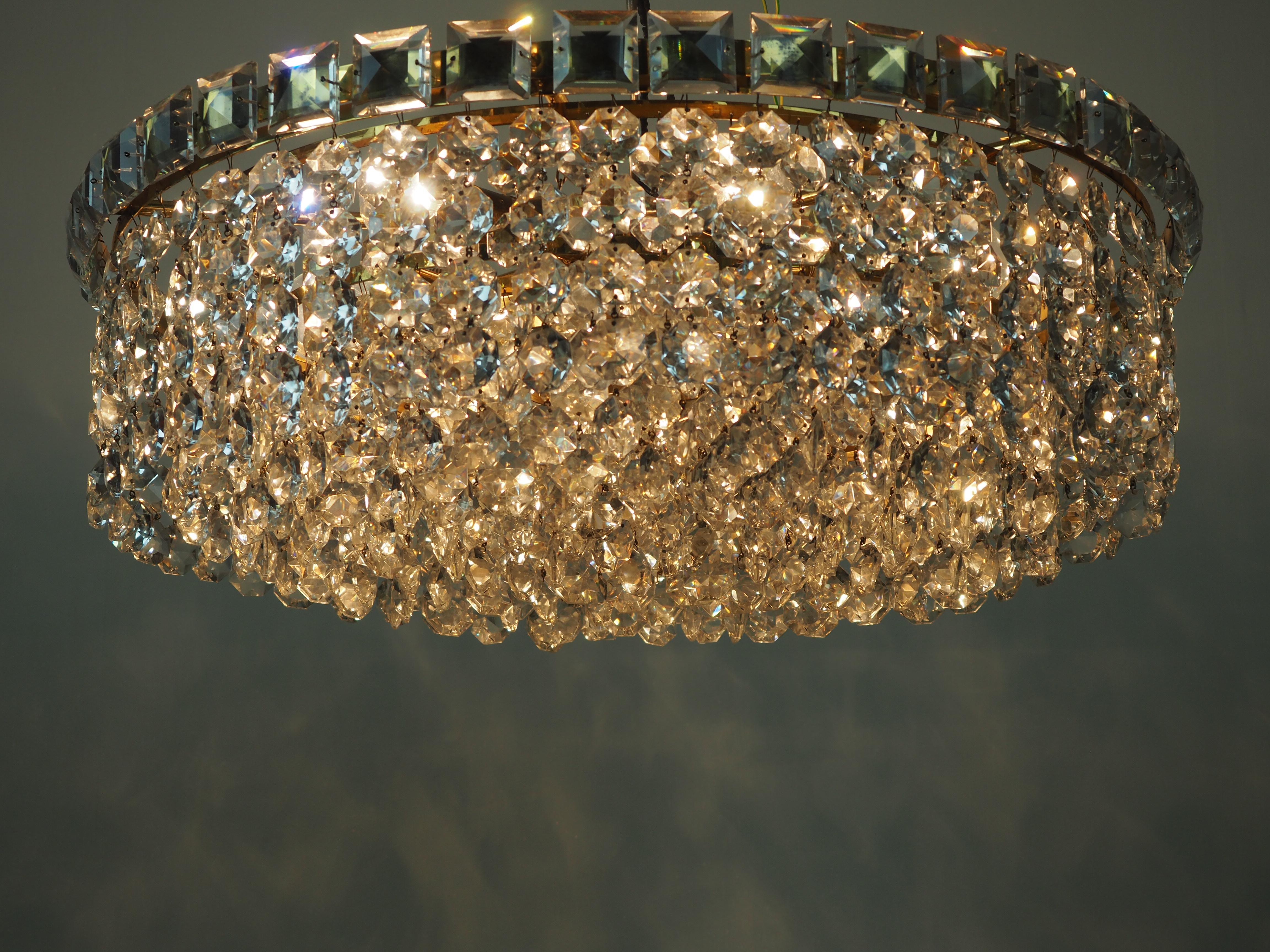 A fantastic huge flushmount by Bakalowits & Soehne, Austria.
This amazing light fixture is handcrafted of high quality brass and cut-glass and crystal in the 1940s.
Socket: 6 x (e27) for standard screw bulbs.
In a very good original condition.
  