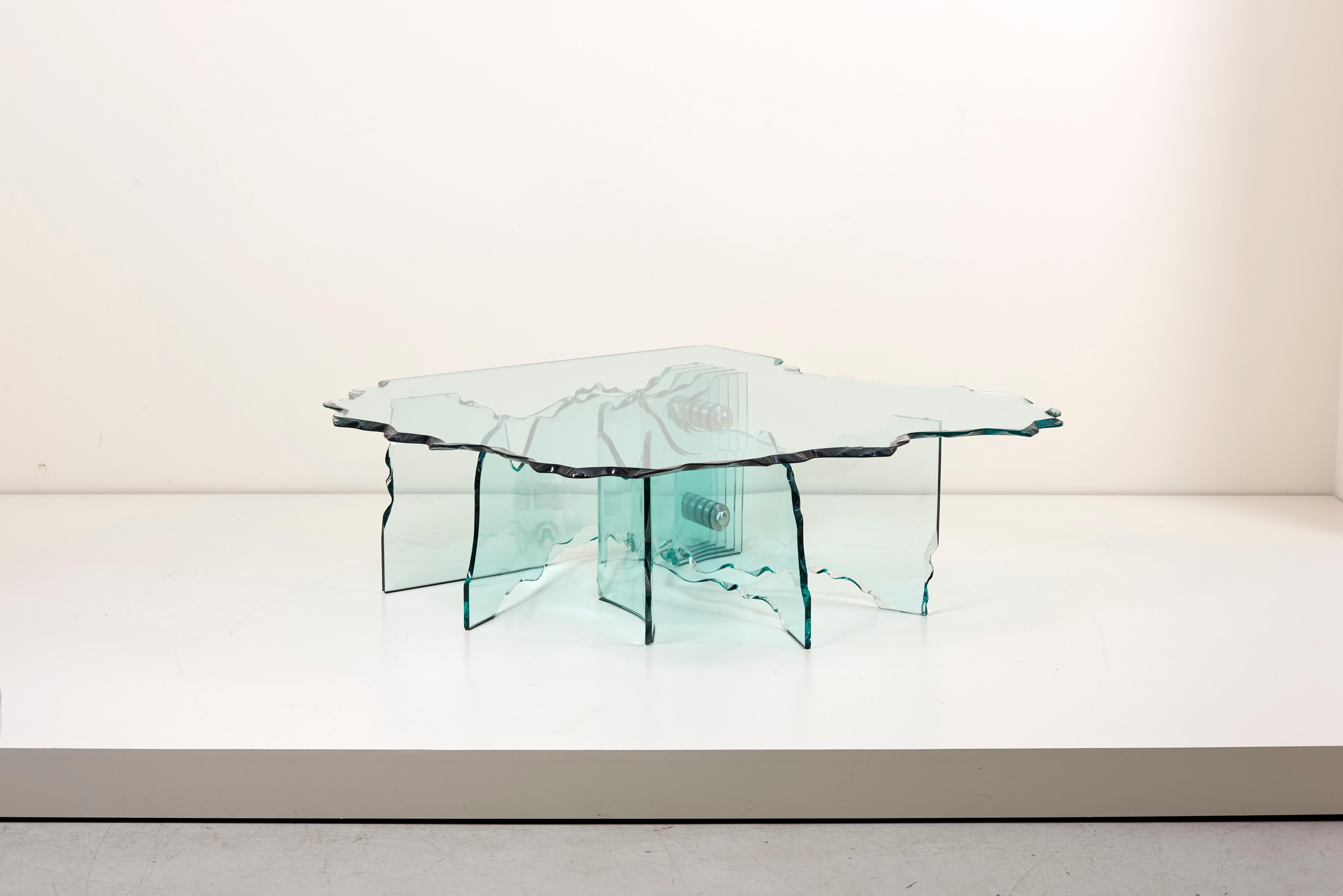 Wonderful huge crystal glass coffee table by Danny Lane for Fiam.
The table is a high quality Italian production in the form of a shell and it´s a real eyecatcher in every living room.