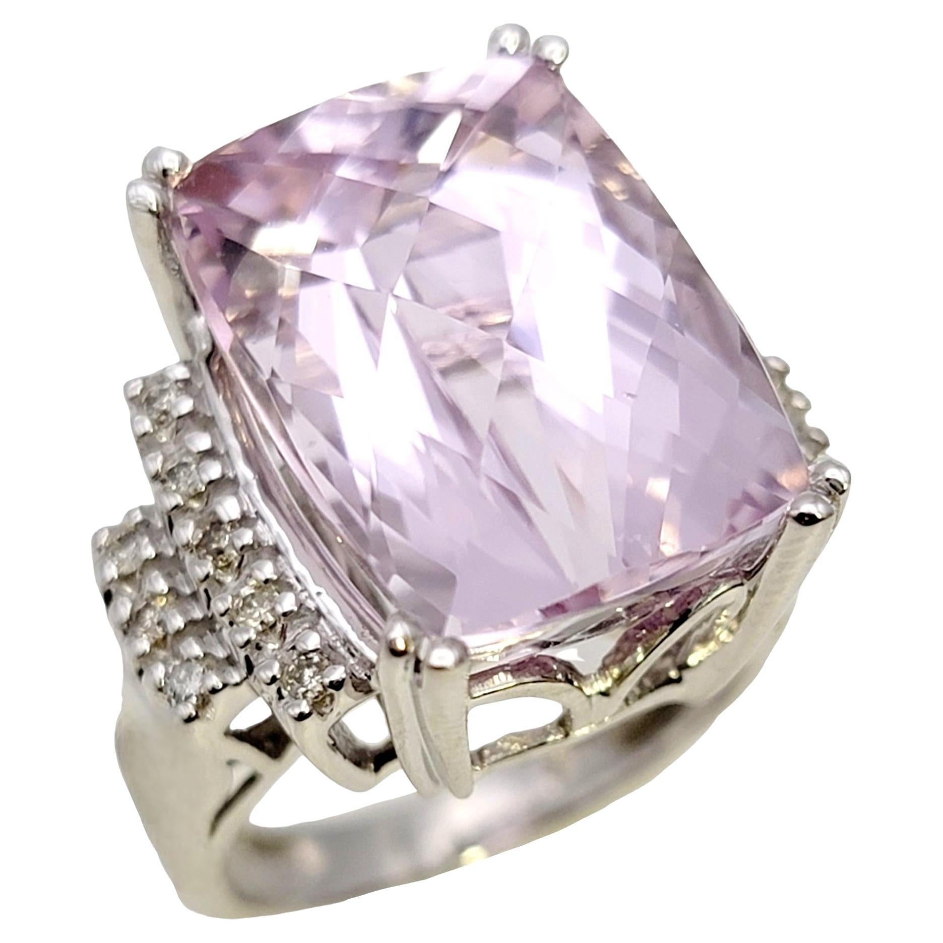 Grande bague cocktail en or 14 carats avec kunzite taille coussin et diamants en damier