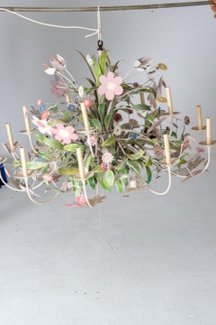 Énorme lustre floral en métal fait sur mesure