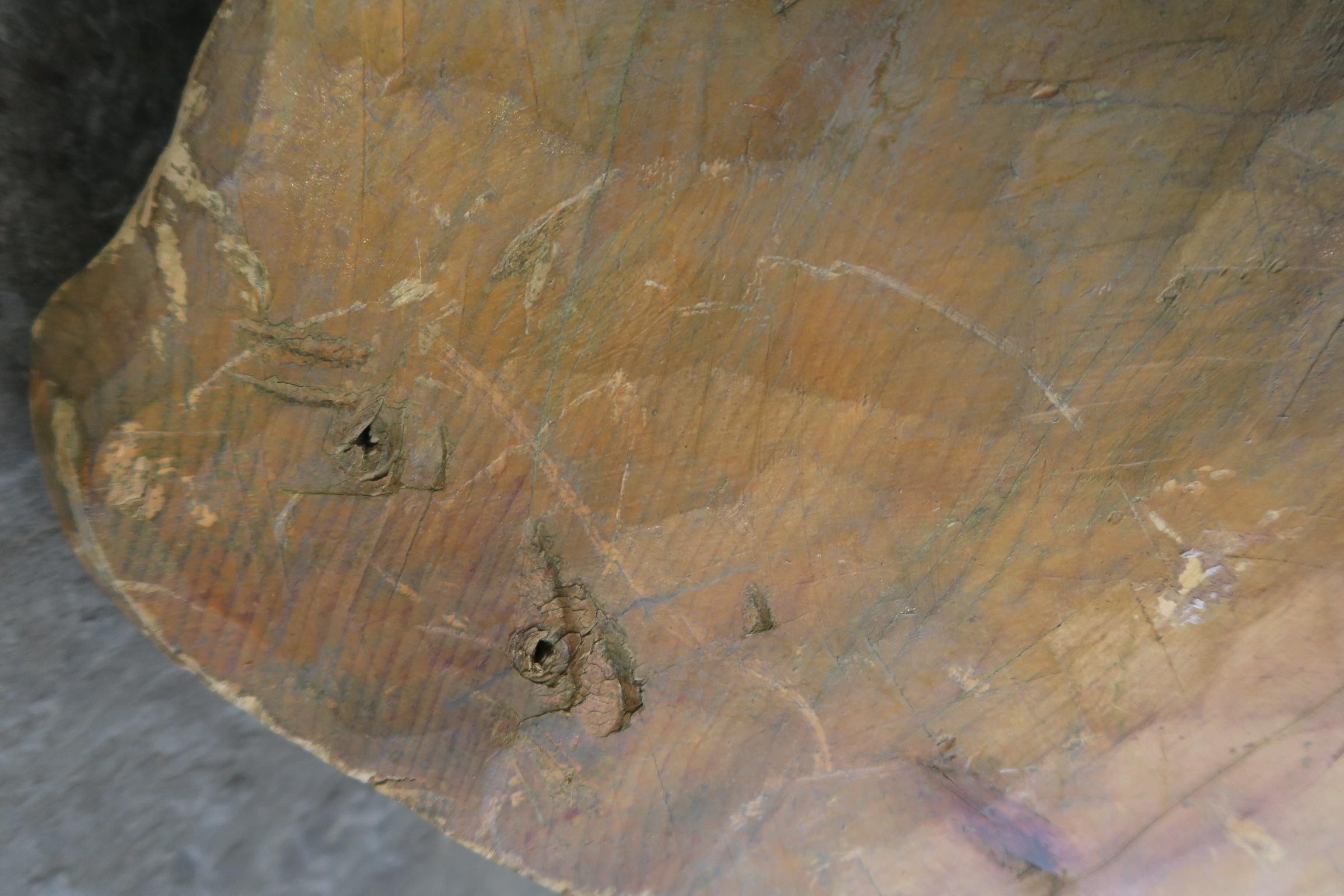Legno enorme testa decorativa di dinosauro in legno di un artista sconosciuto in vendita
