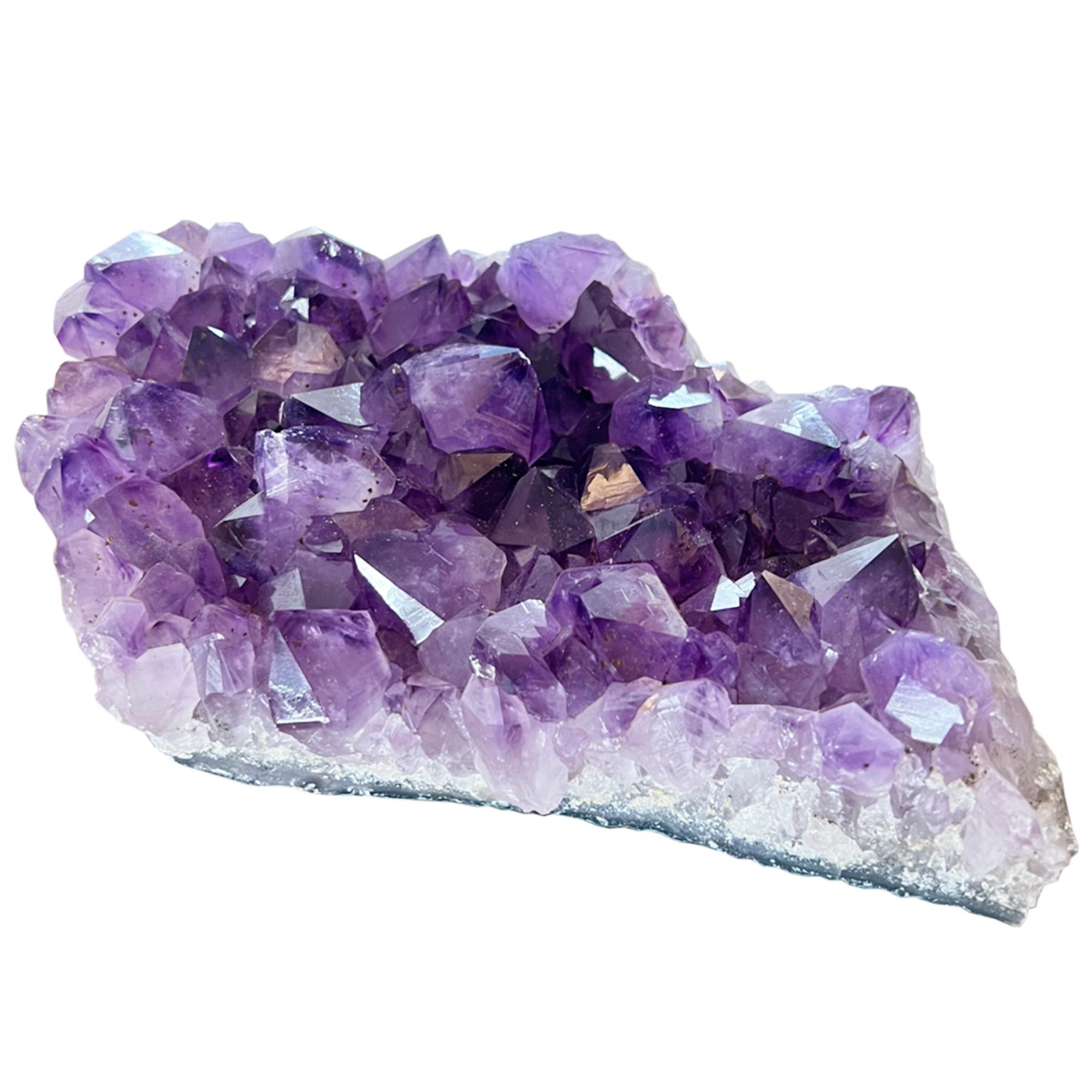 Enorme Pieza Decorativa de Amatista Morada con Cristales Más Grandes siglo XVIII y antes en venta