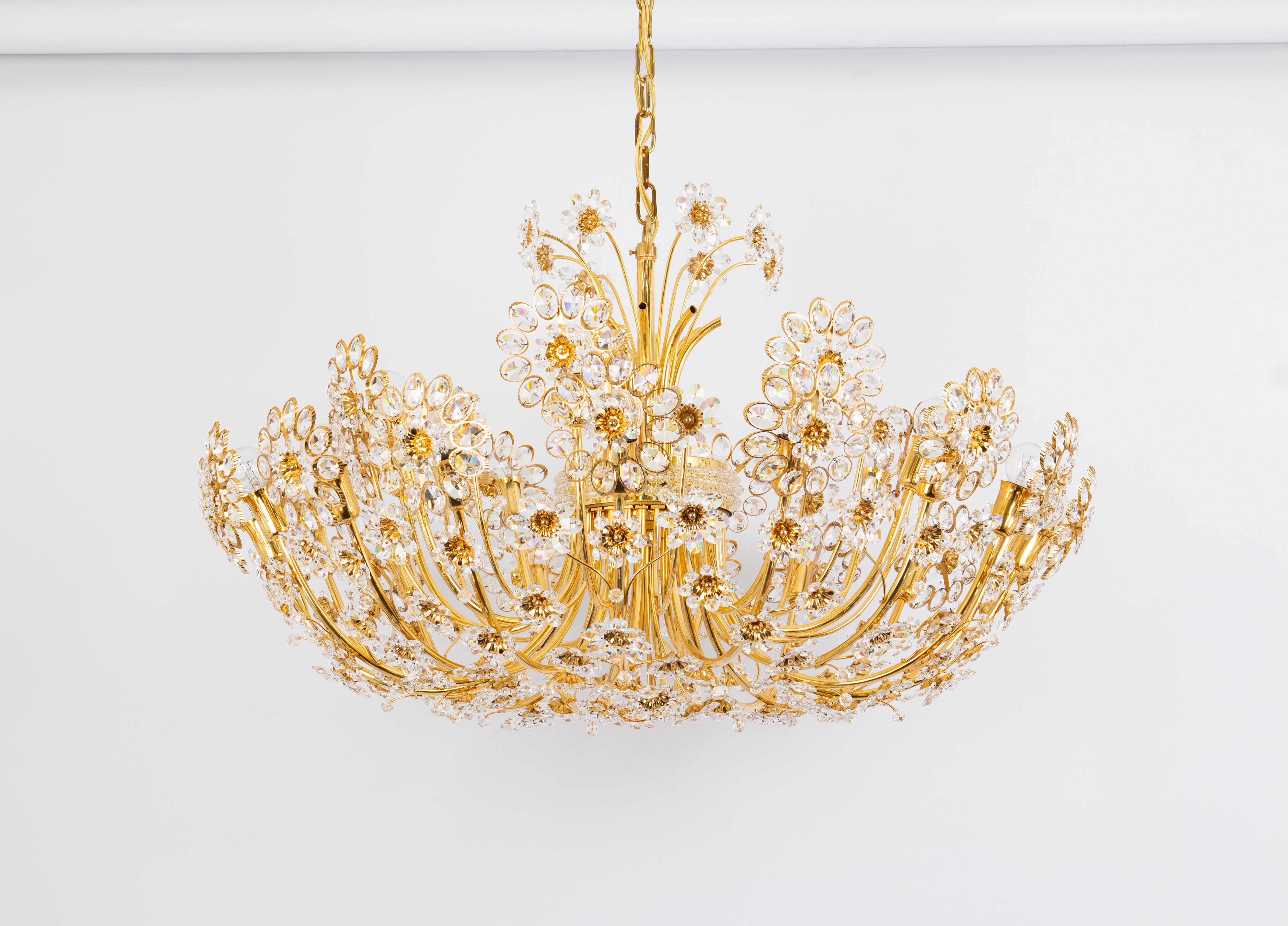 Huge Delicate Gilt Brass and Crystal Flower Chandelier by Palwa, Germany, 1970s In Good Condition For Sale In Aachen, NRW