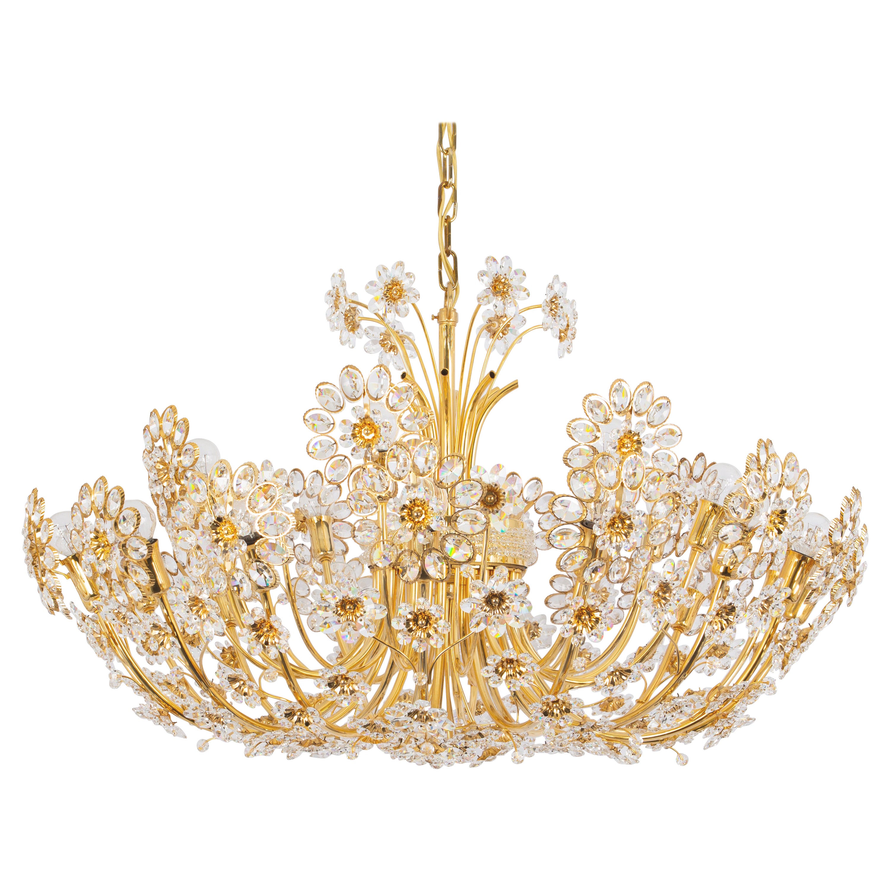 Enorme e delicato lampadario a fiori in ottone dorato e cristallo di Palwa, Germania, anni '70