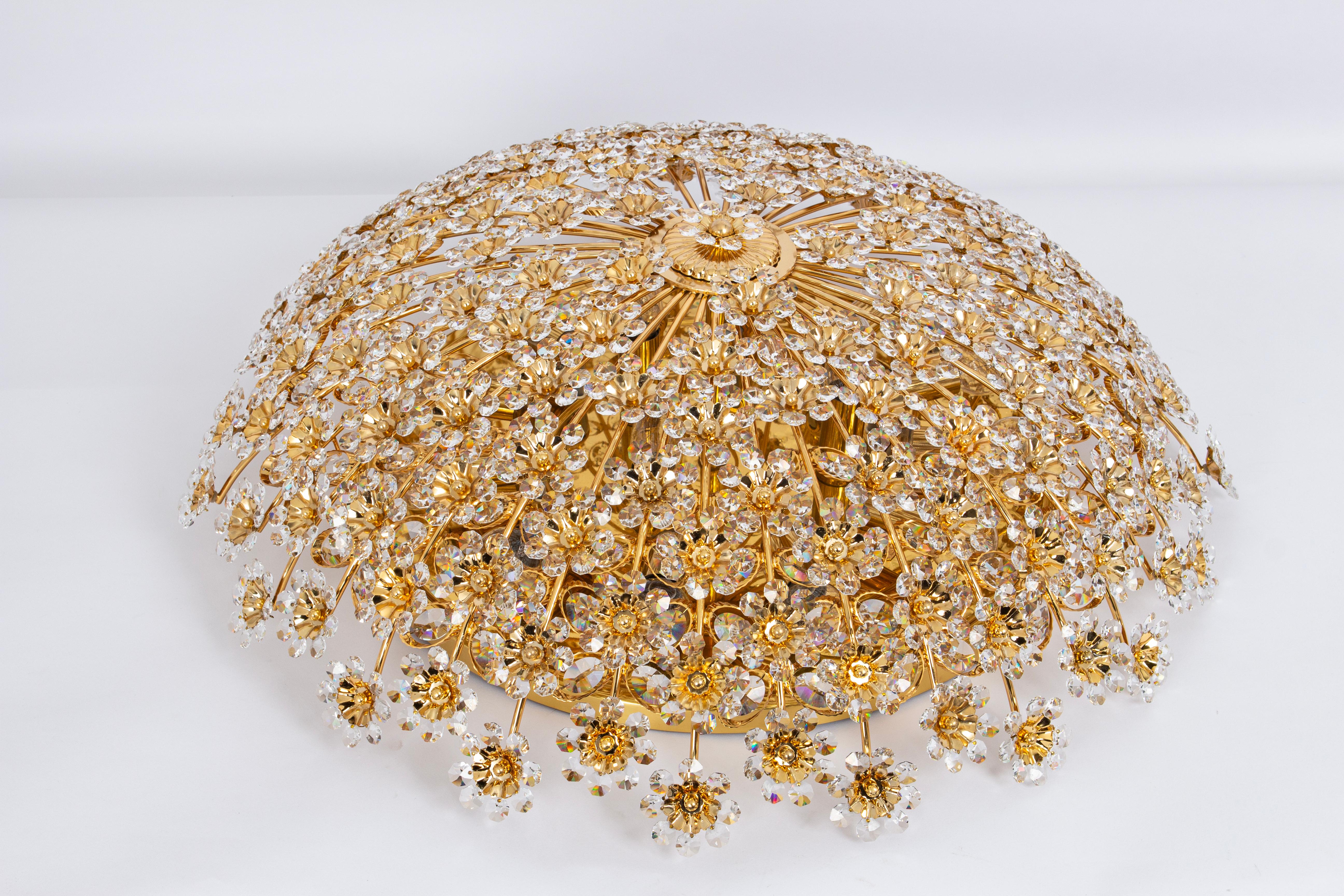 Riesige zarte Blumenhalterung aus vergoldetem Messing und geschliffenem Glas von Palwa, Deutschland, 1970er Jahre im Angebot 1