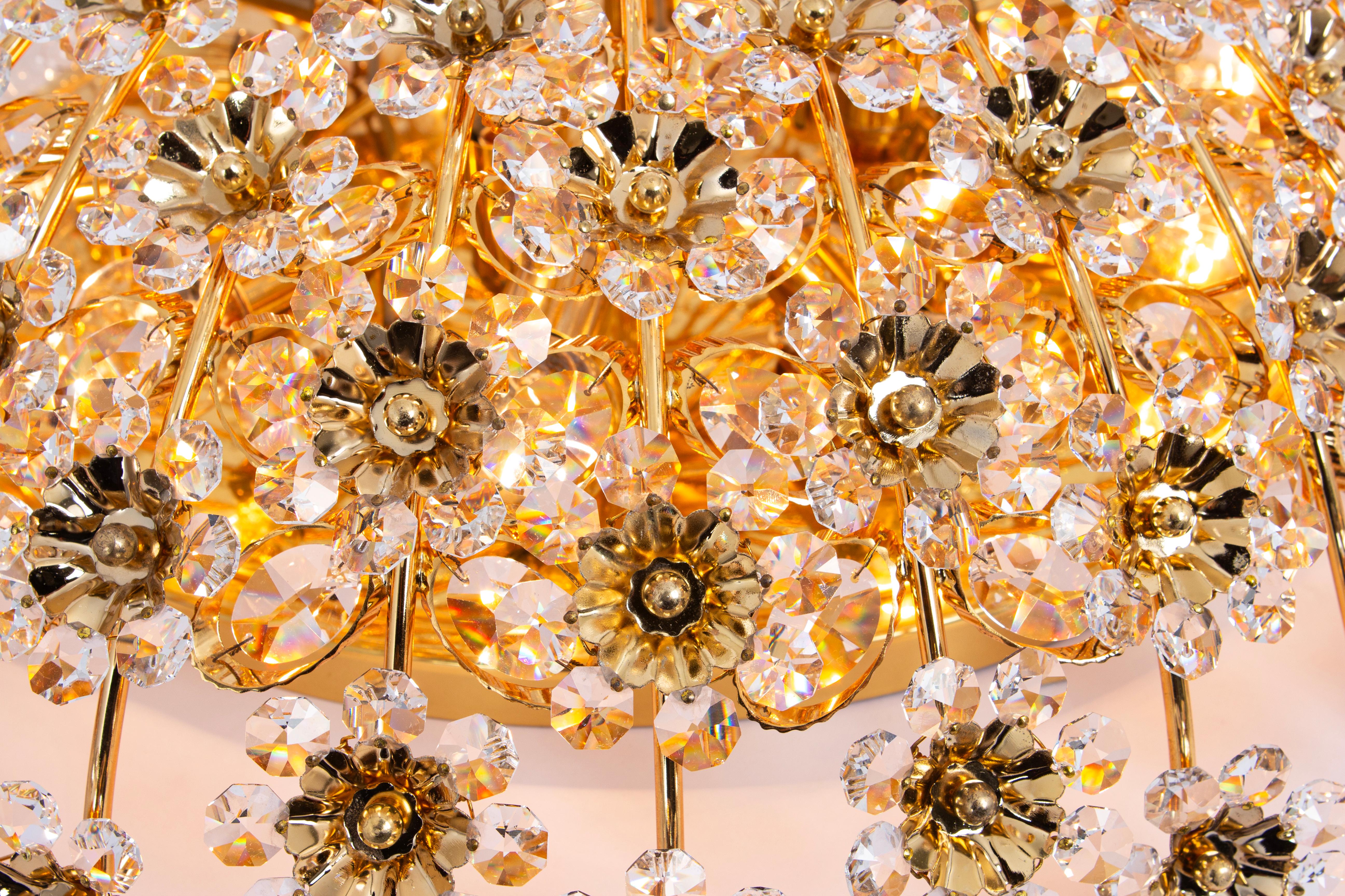 Riesige zarte Blumenhalterung aus vergoldetem Messing und geschliffenem Glas von Palwa, Deutschland, 1970er Jahre im Angebot 3
