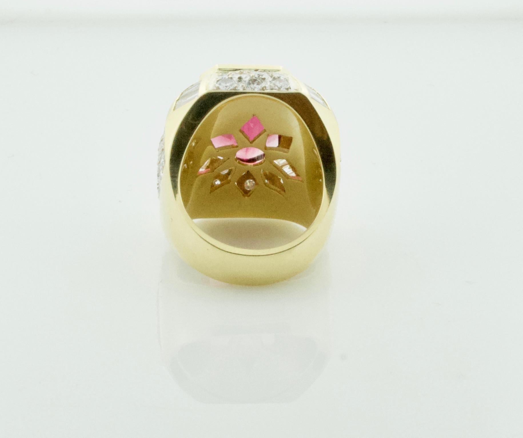 Großer Diamant- und rosa Turmalin-Ring aus 18 Karat (Smaragdschliff) im Angebot