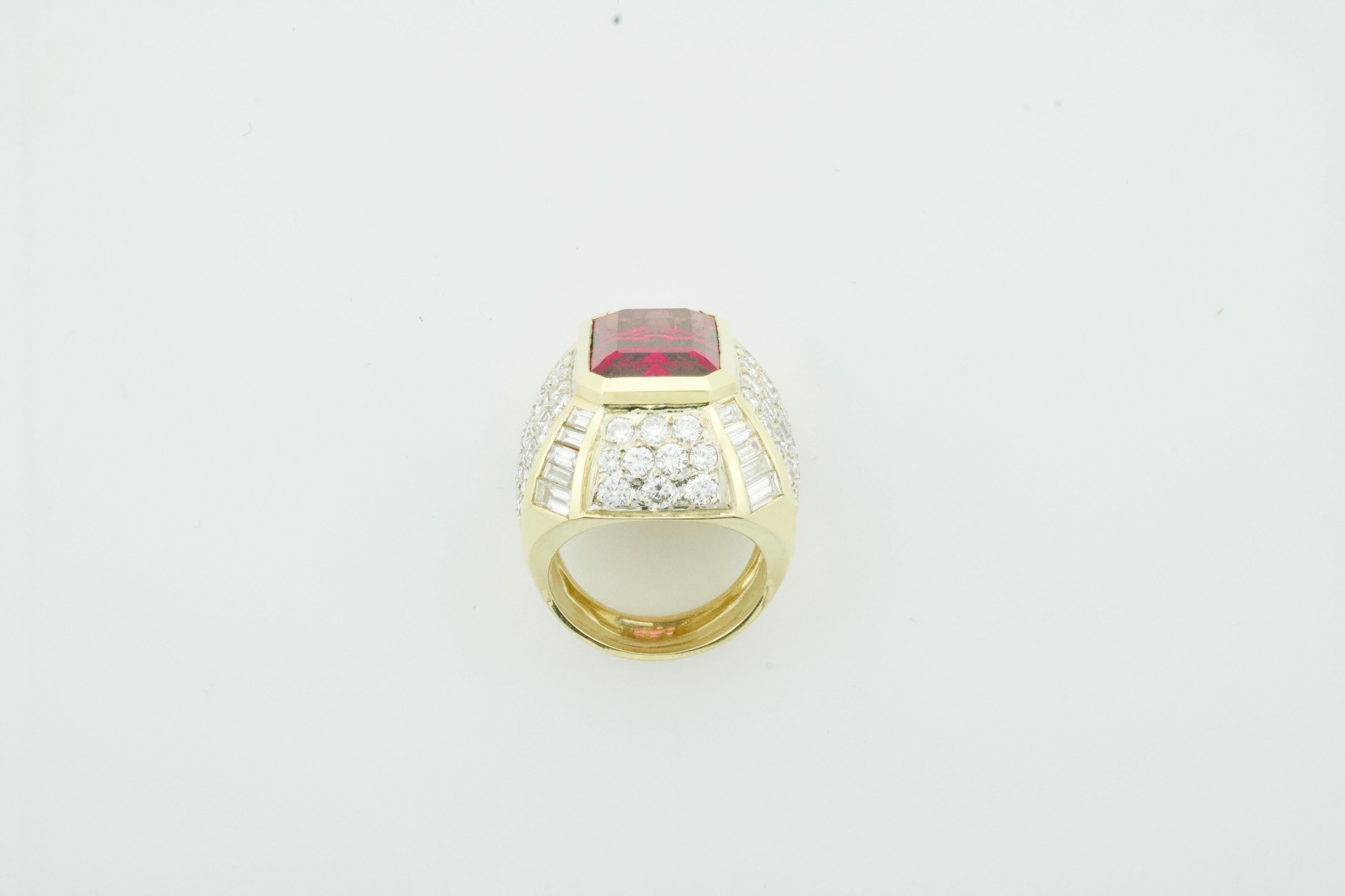 Großer Diamant- und rosa Turmalin-Ring aus 18 Karat für Damen oder Herren im Angebot