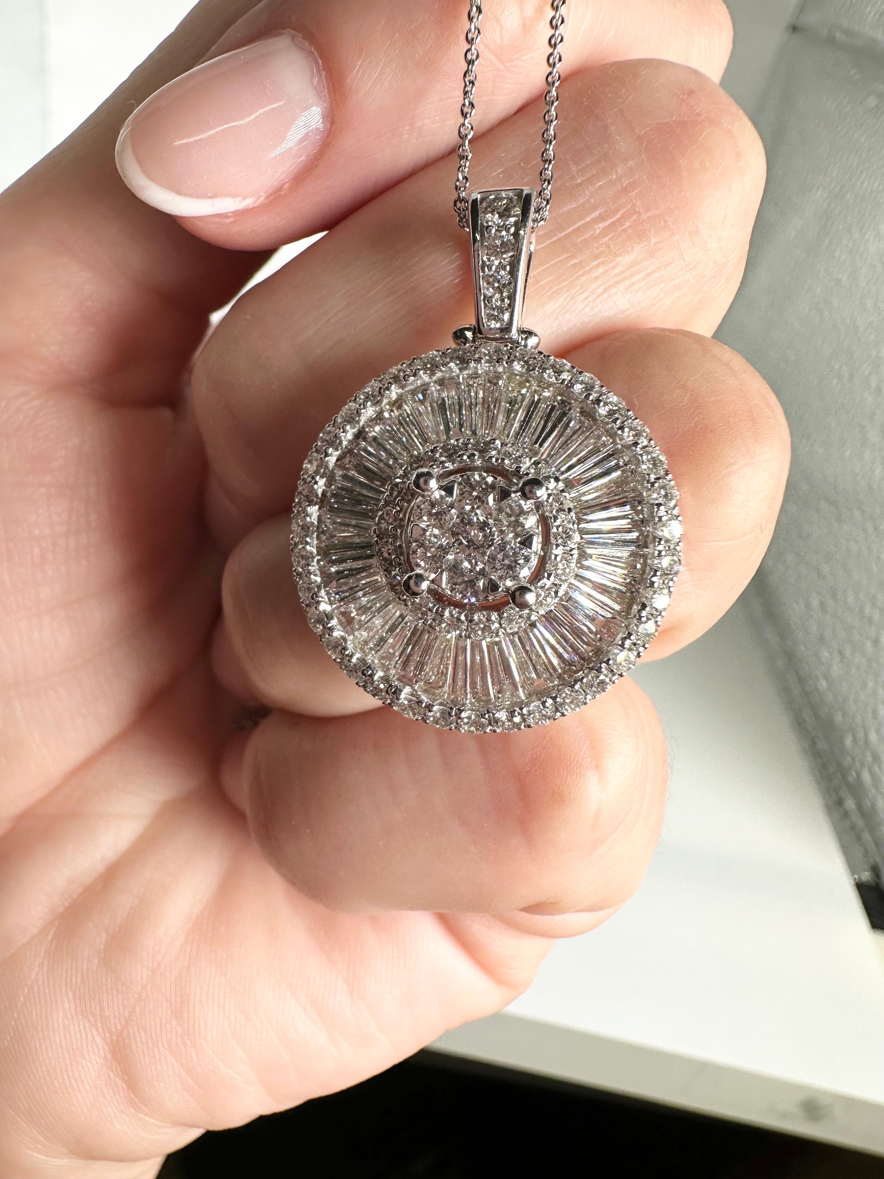 Huge diamond pendant necklace 4.96ct diamonds 14KT gold round compass pendant In New Condition For Sale In Jupiter, FL