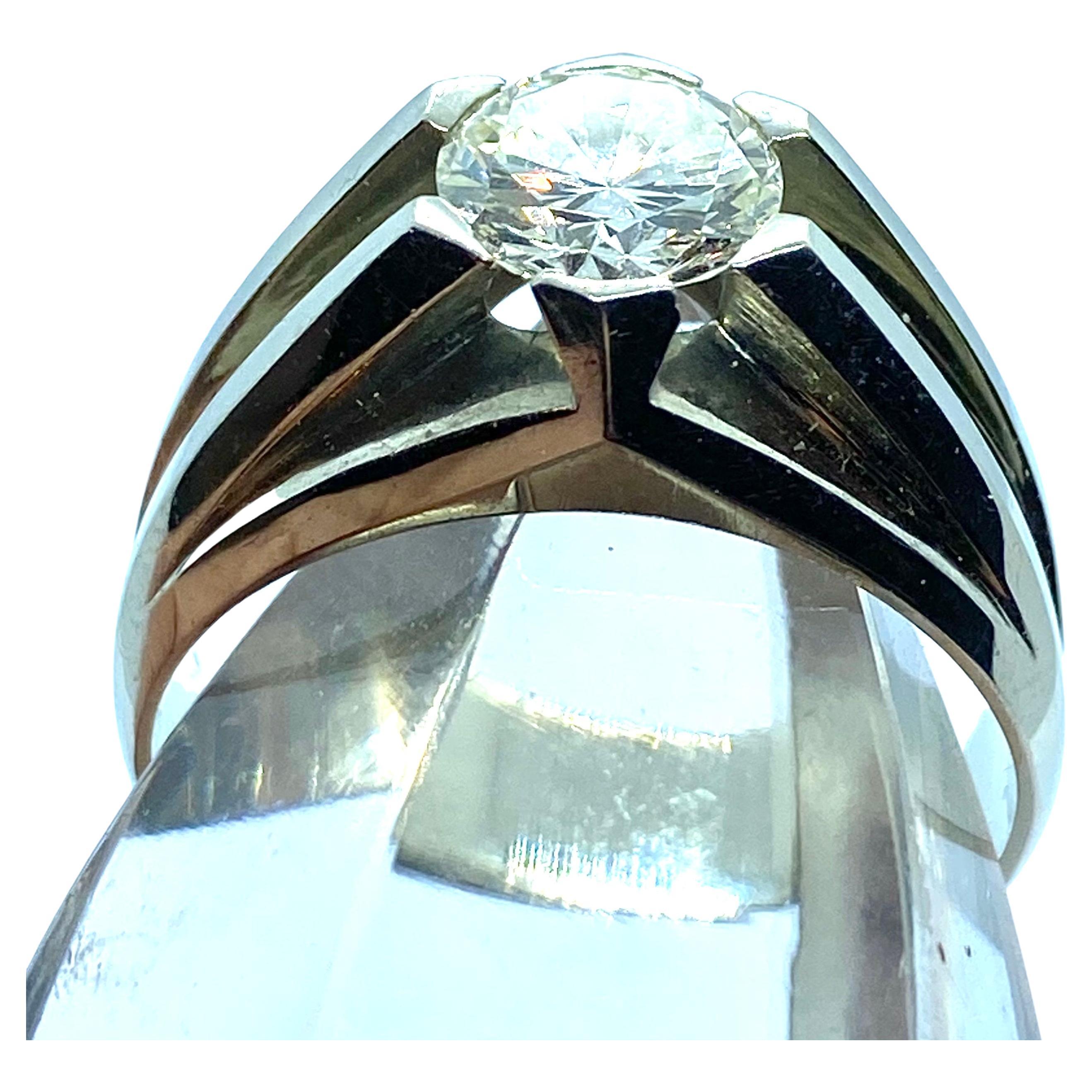 Solid 18K white gold man diamond ring
Diamond ct. 1,85, J color, VS1 clarity
Italian production, about 1930
