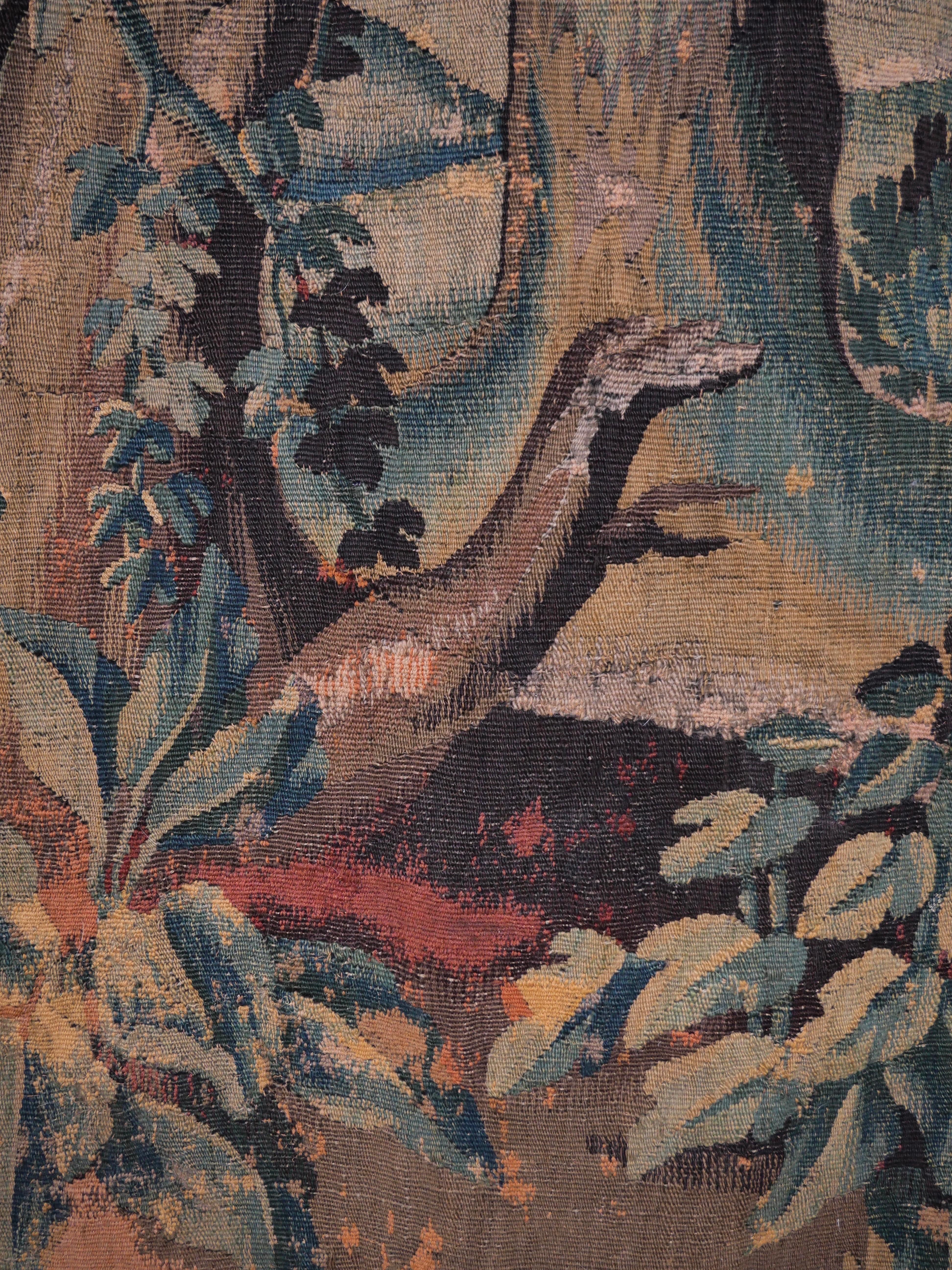 Grande tapisserie de Verdure Aubusson du début des années 1700 en vente 3