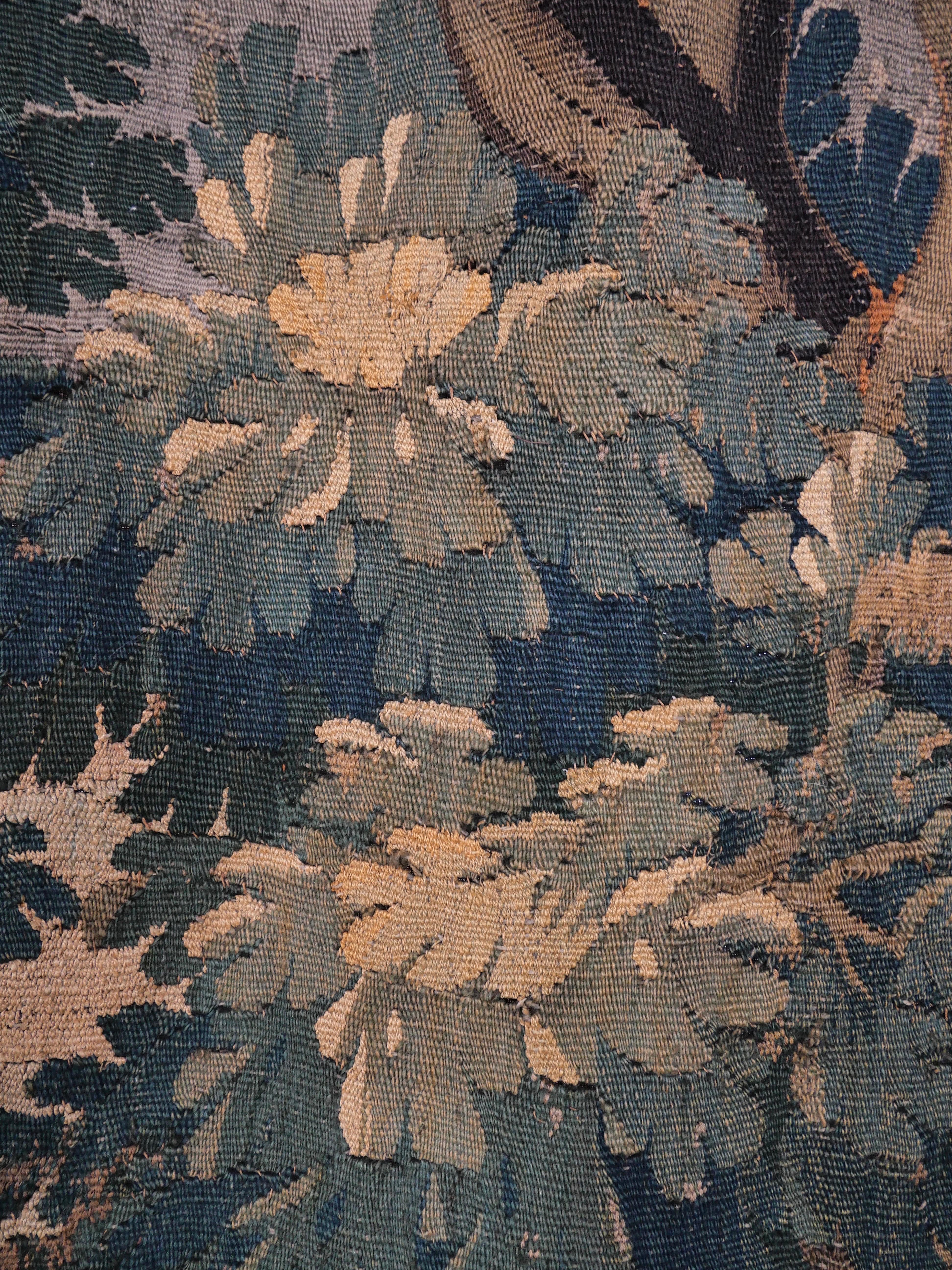 Grande tapisserie de Verdure Aubusson du début des années 1700 en vente 7