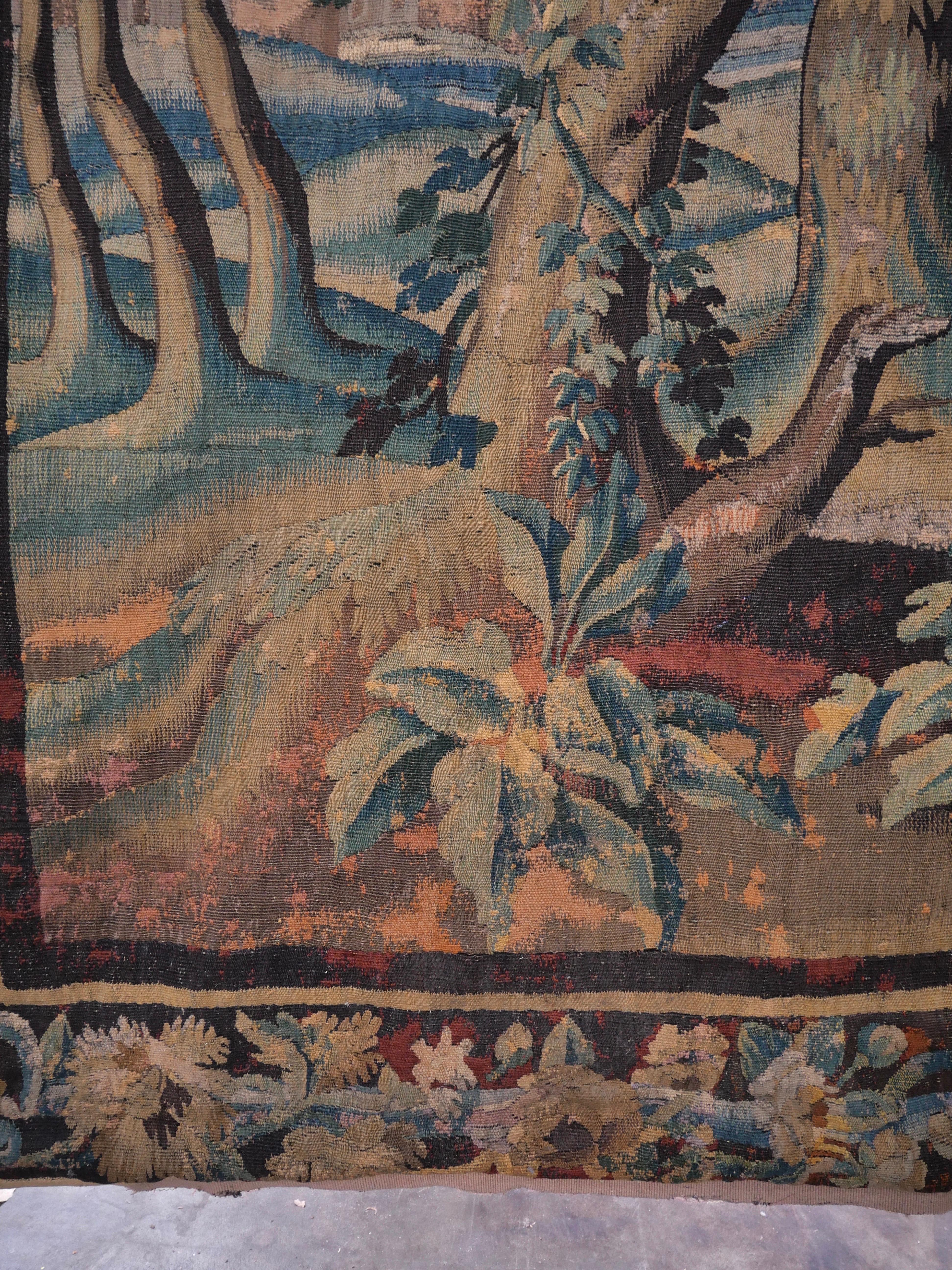 Grande tapisserie de Verdure Aubusson du début des années 1700 en vente 8