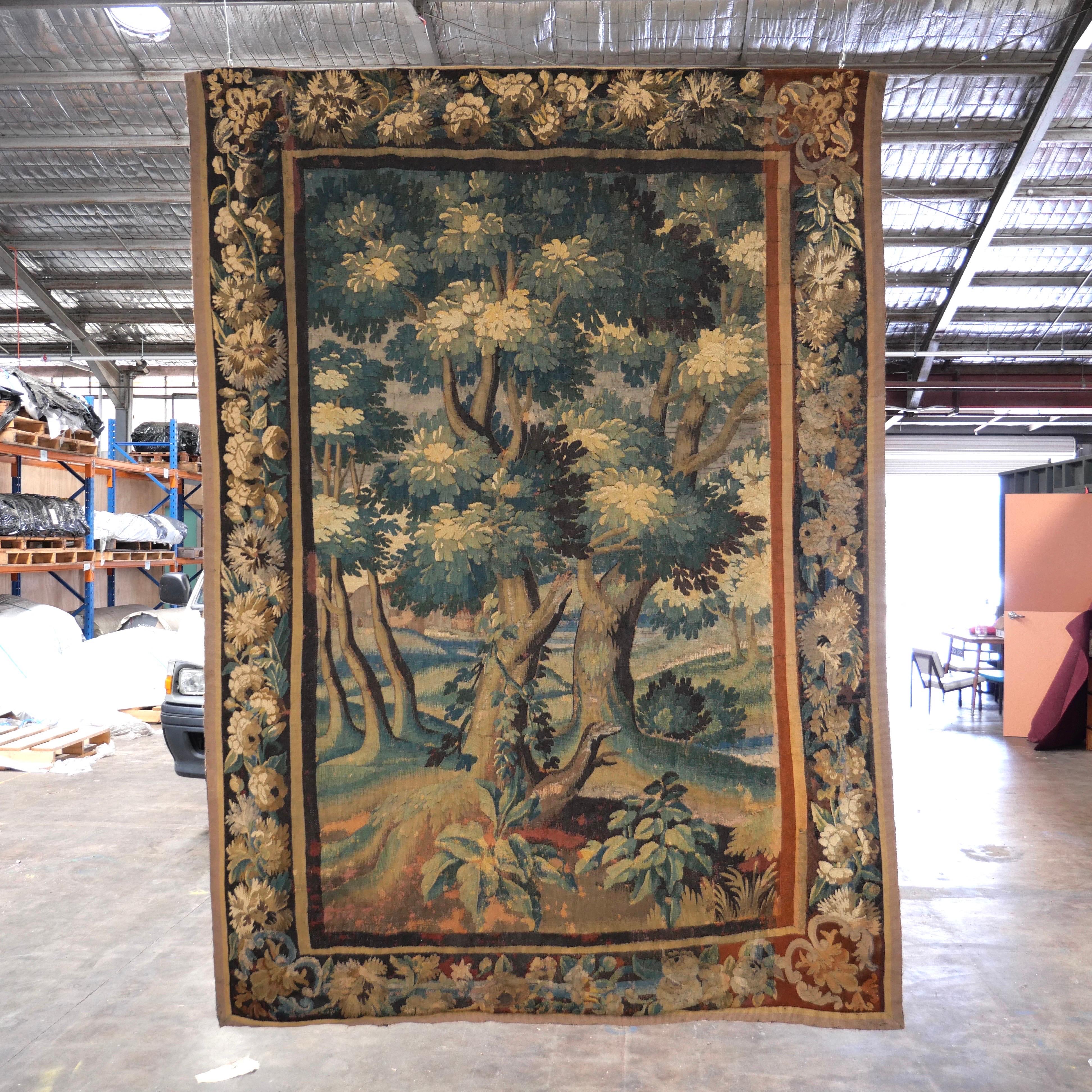 Laine Grande tapisserie de Verdure Aubusson du début des années 1700 en vente