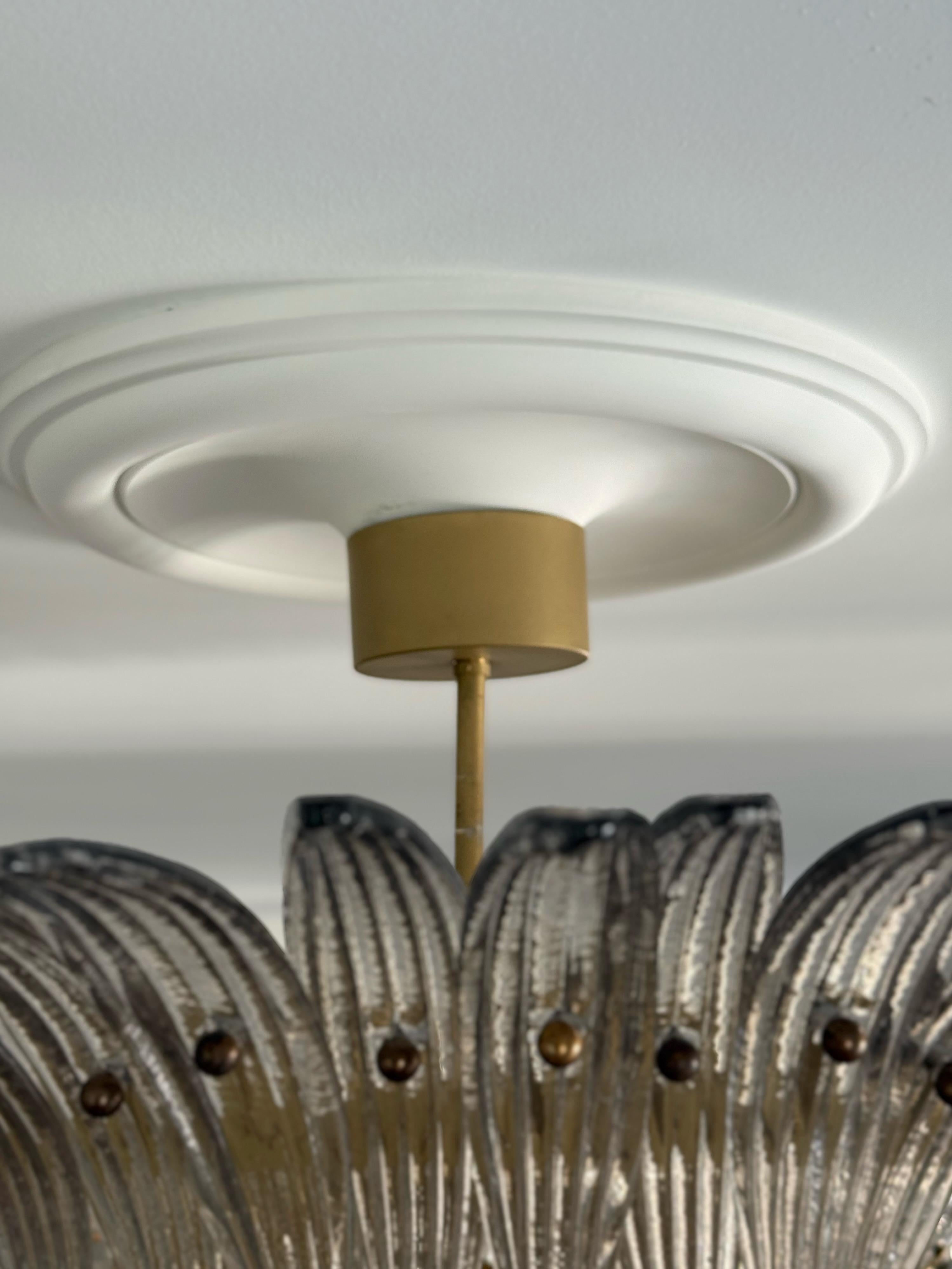 Enorme lampadario eclettico in piume di Murano in stile tropicale con vetro grigio affumicato in vendita 4