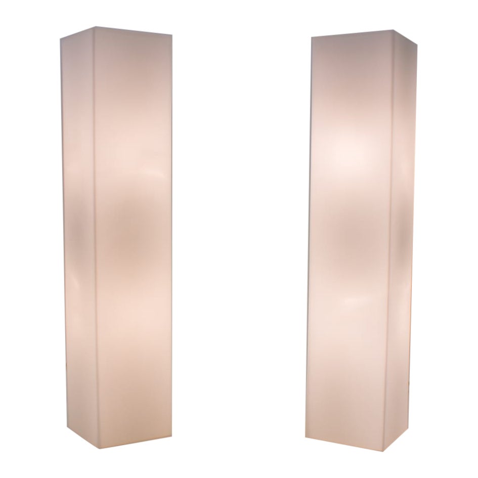 Enormes y Elegantes Lámparas de Pared de Cristal Opal de Staff, Años 60, Alemania, Juego de 2 en venta