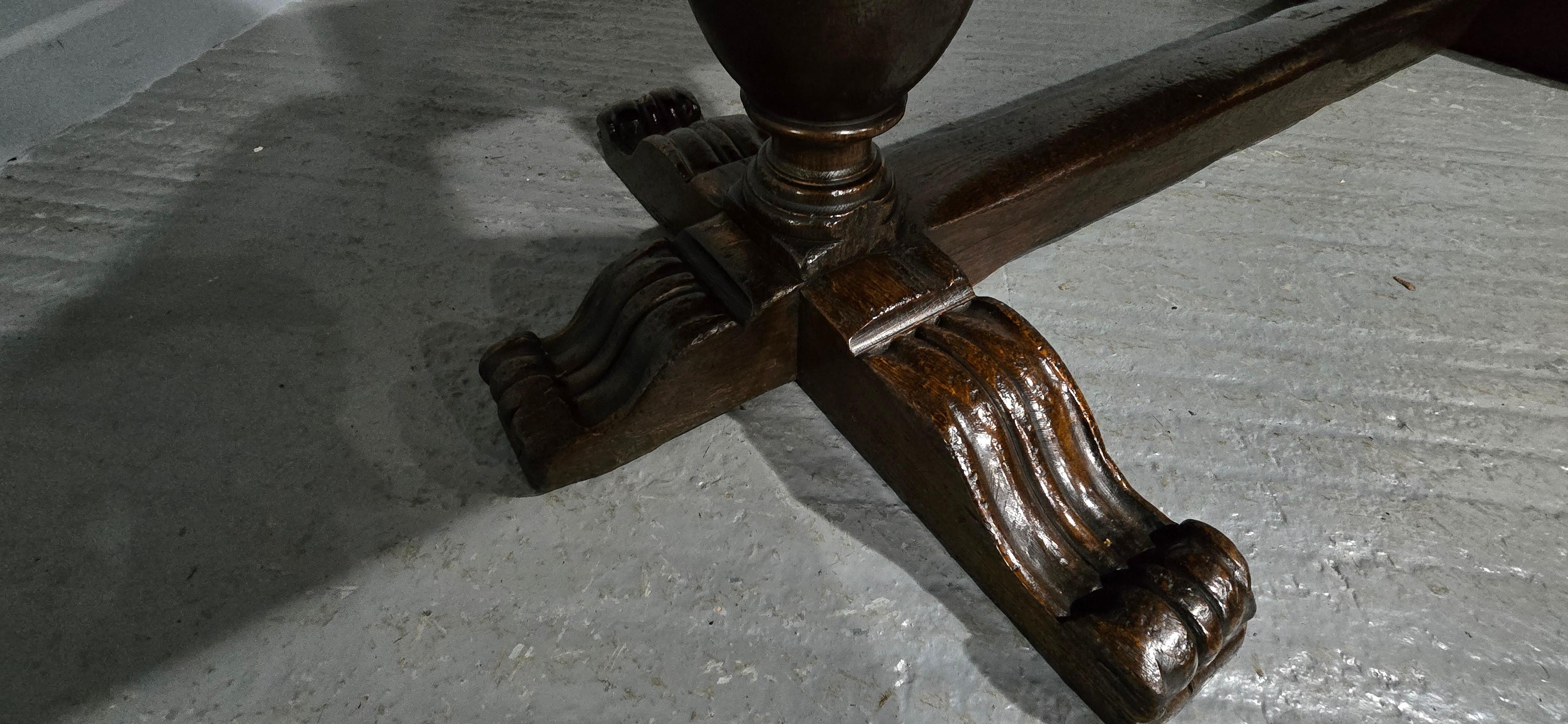 Huge Elizabethan Oak Refrectory Dining Table In Good Condition For Sale In Swadlincote, GB