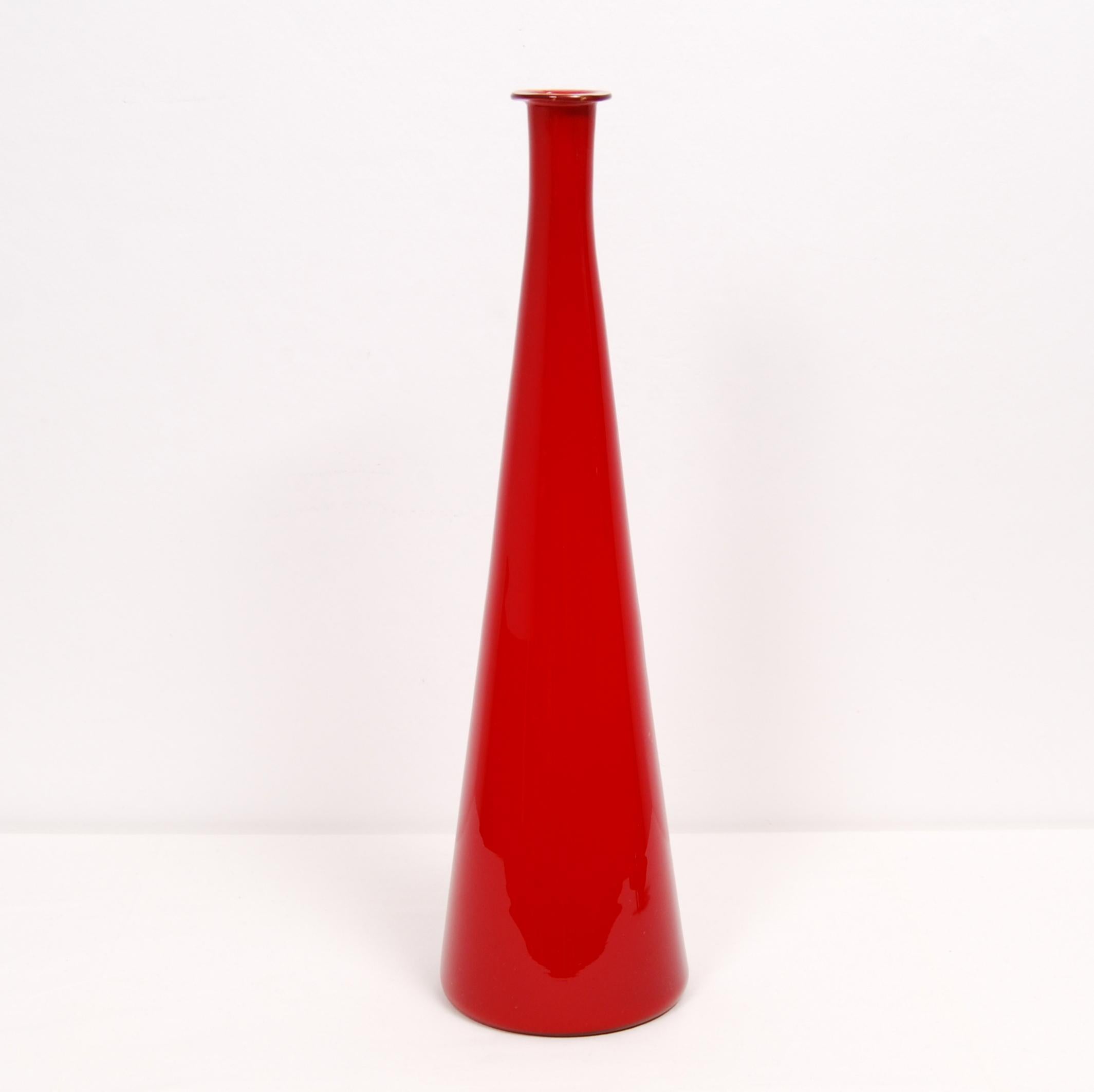 Italian art glass floor decanter in red with original stopper. Attributed to the Empoli company, and measures 66 cm tall. Great decorative piece.
 