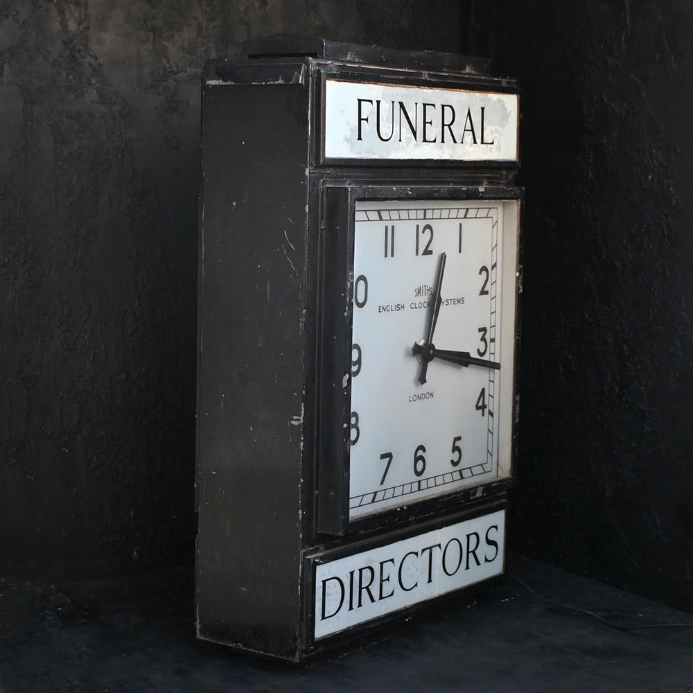 Huge English Illuminated advertising clock by Smiths of London For Sale 2