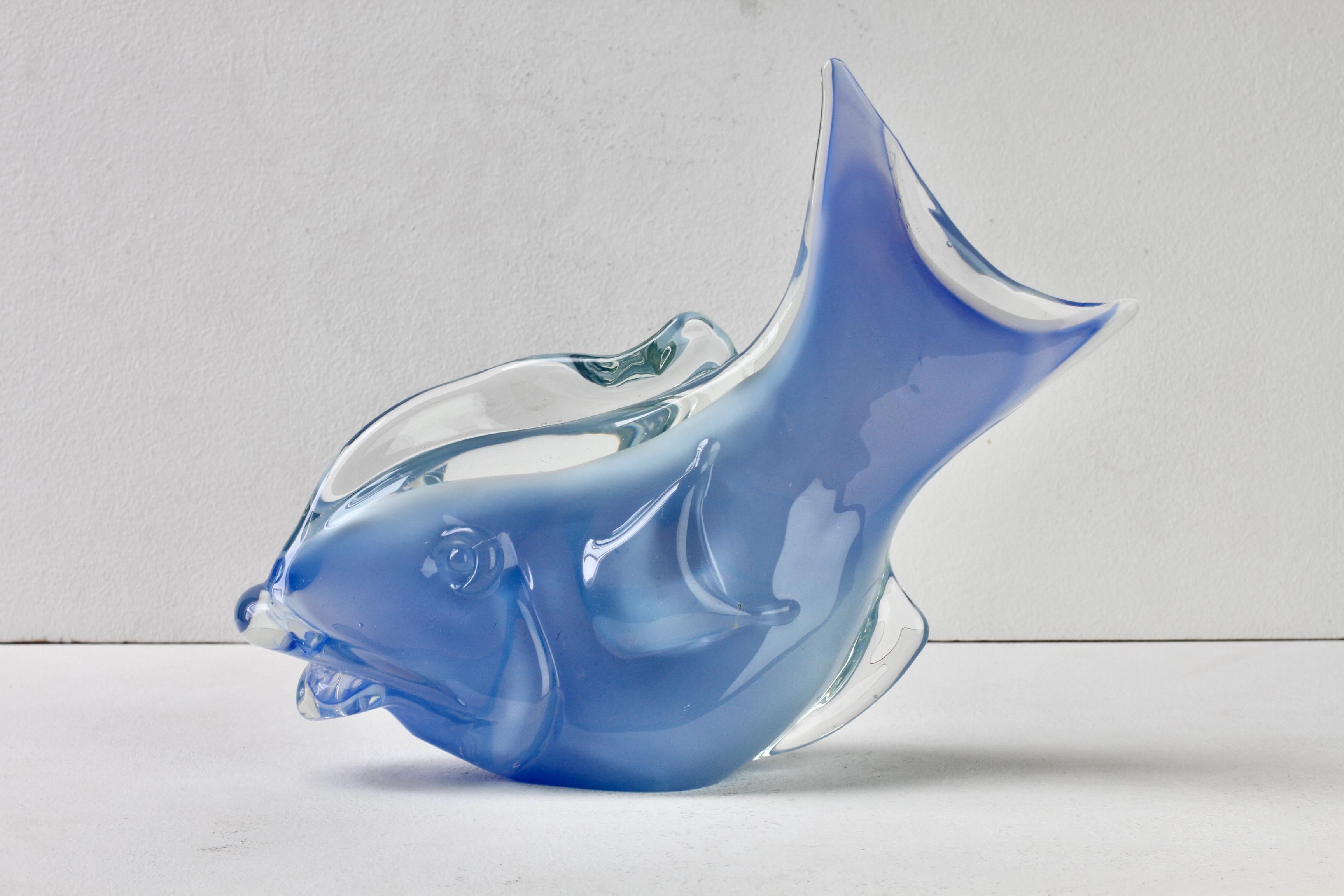 Huge, stunning, rare and vintage midcentury centrepiece glass sculpture by Ermanno Nason (1928-2013) for Cenedese of Murano, Venice, Italy, somewhere between the years 1965-1972. An absolutely stunning piece of Mid-Century Murano glass by one of the