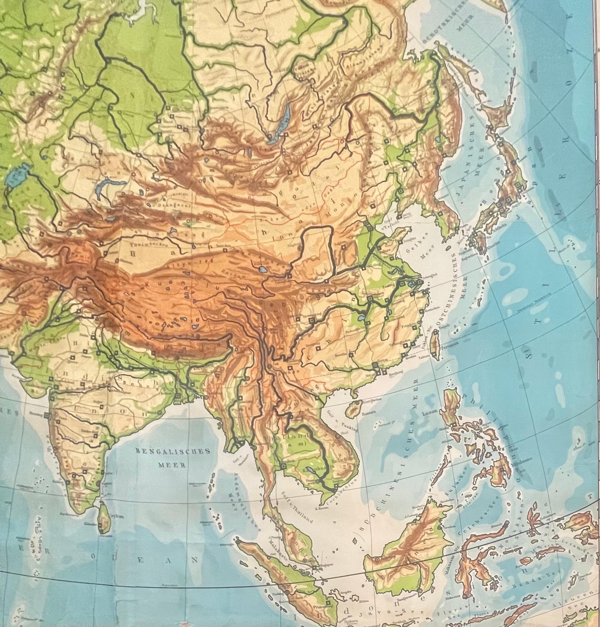 Riesige Europa- und Asien-Wandkarte (20. Jahrhundert) im Angebot