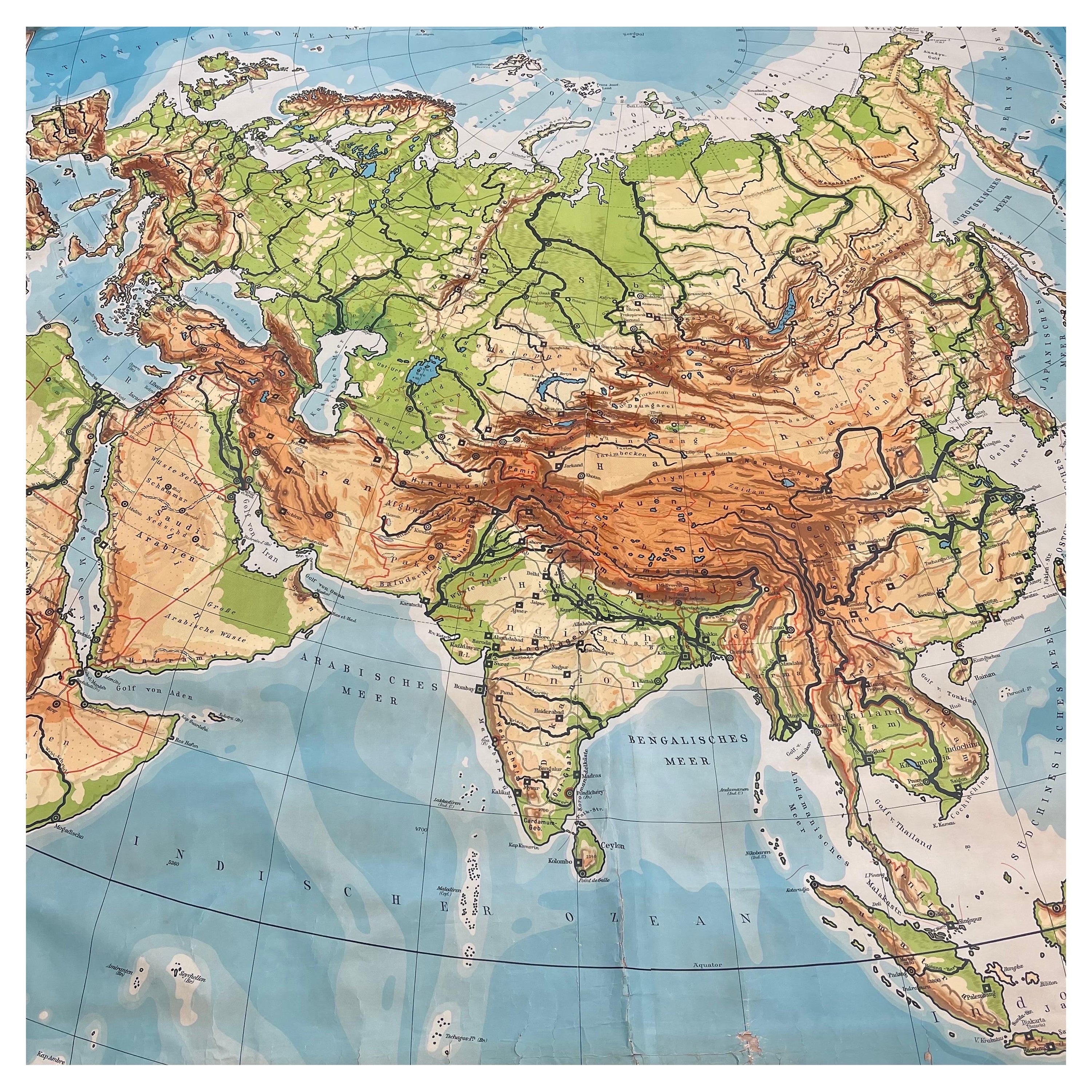 Mappa da parete d'epoca dell'Europa e dell'Asia in vendita
