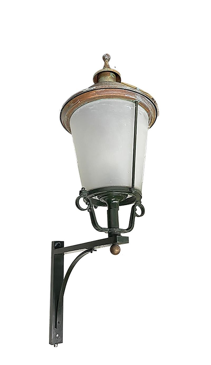 Huge facade outdoor wall mount lanterns lightning , 20th Century In Good Condition For Sale In Delft, NL