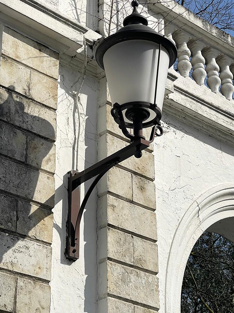Huge facade outdoor wall mount lanterns lightning , 20th Century For Sale 3