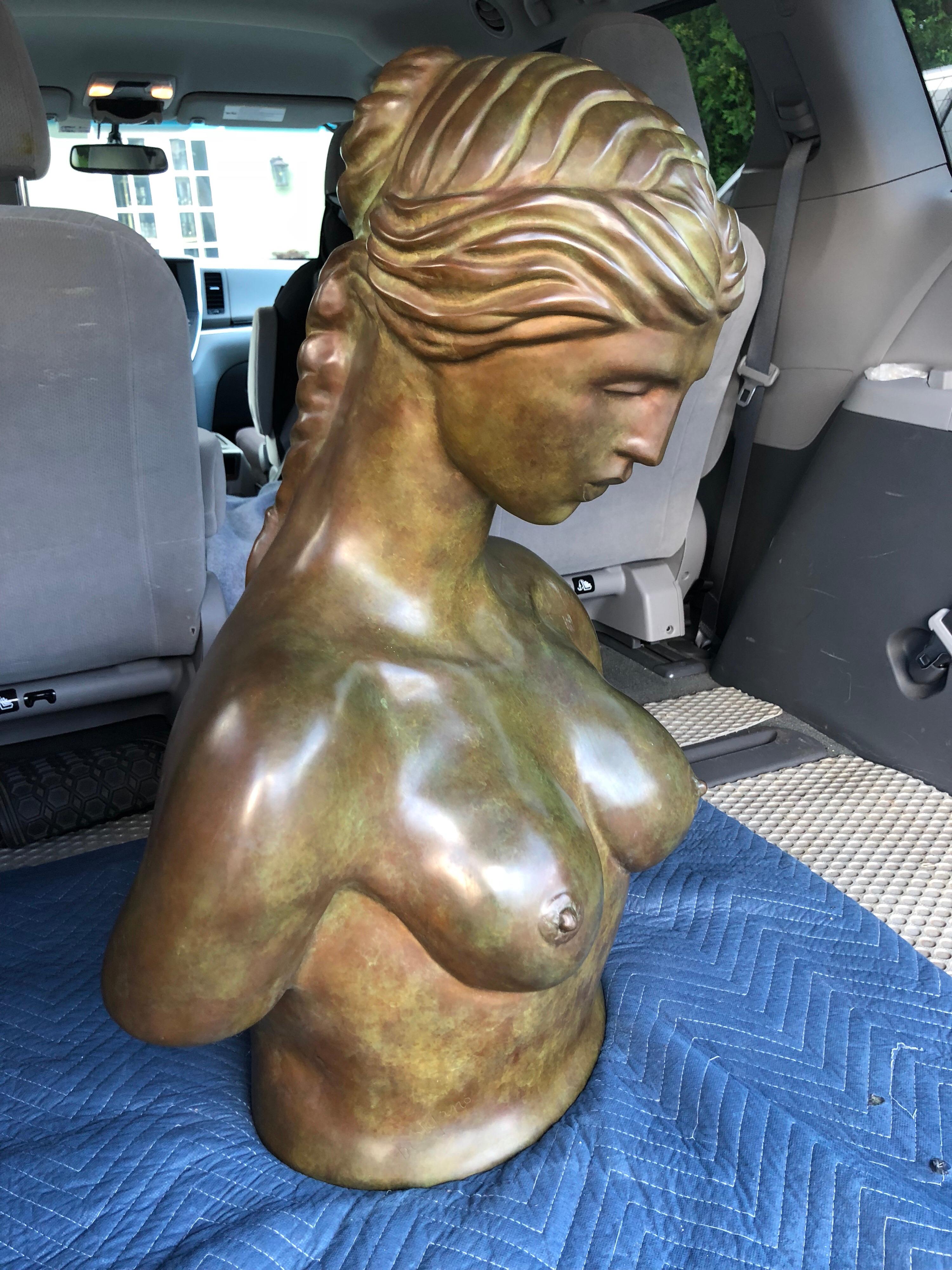 Große weibliche Bronzeskulptur eines nackten Akts von John Destefano (amerikanisch) im Angebot