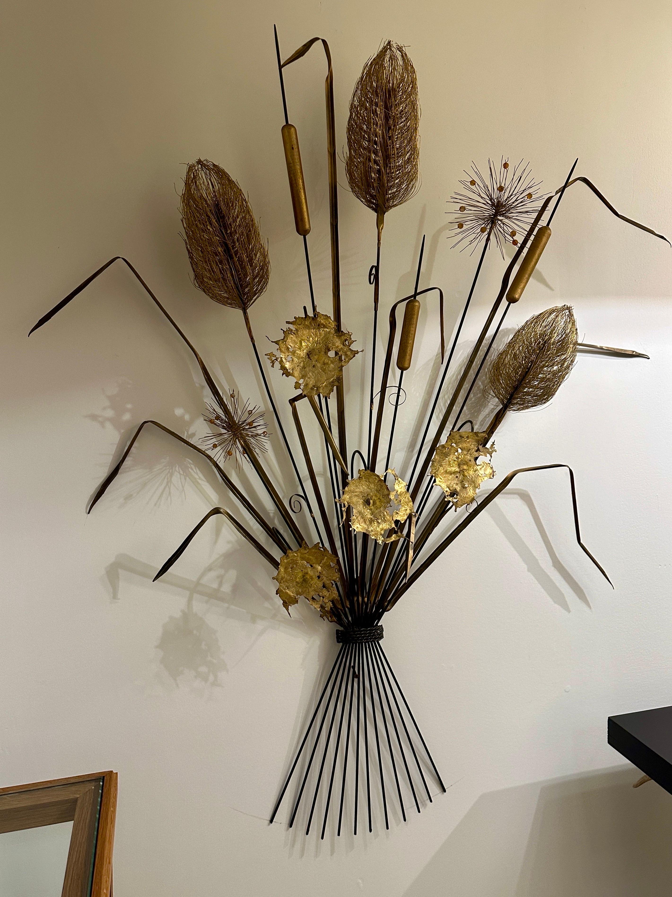 ENORME Escultura de Pared Arreglo Floral en Metal Negro y Latón Hilado en venta 3