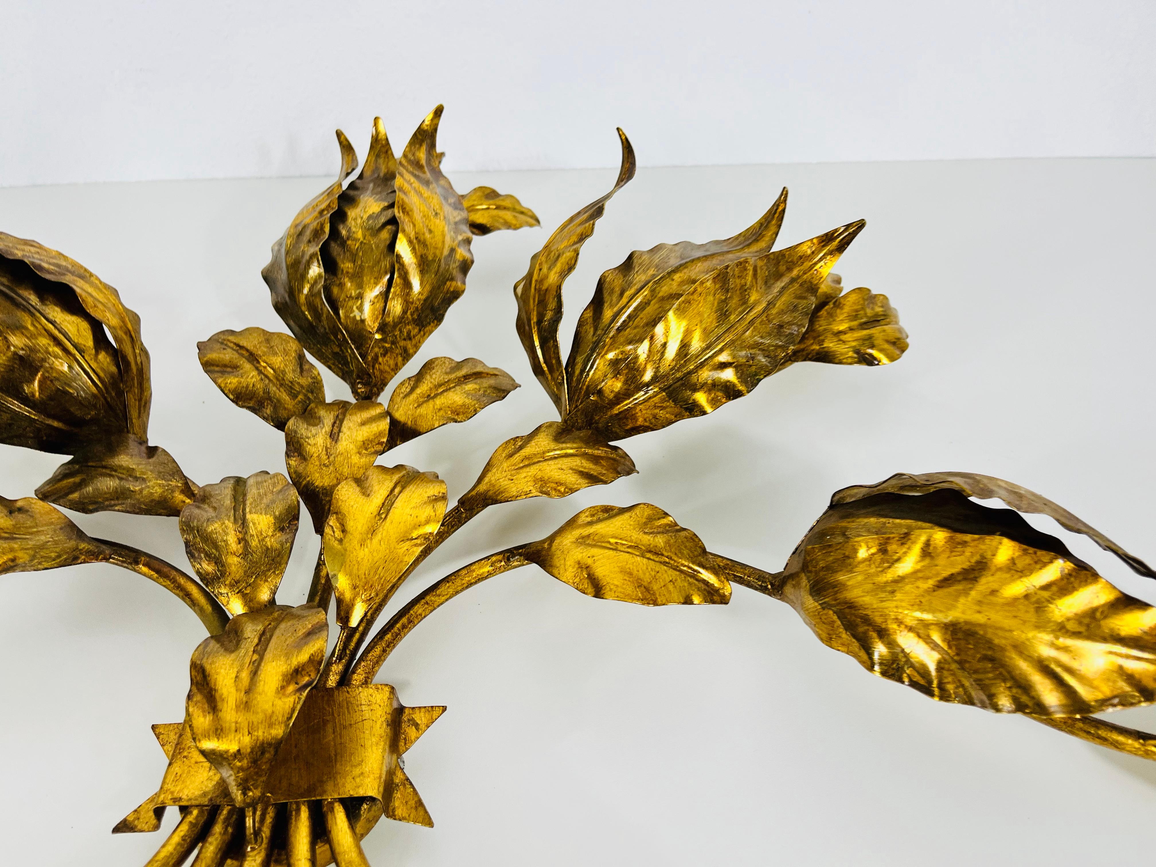 Huge Florentine Flower Shape Wall Lamp by Hans Kögl, Germany, 1950s In Good Condition For Sale In Hagenbach, DE