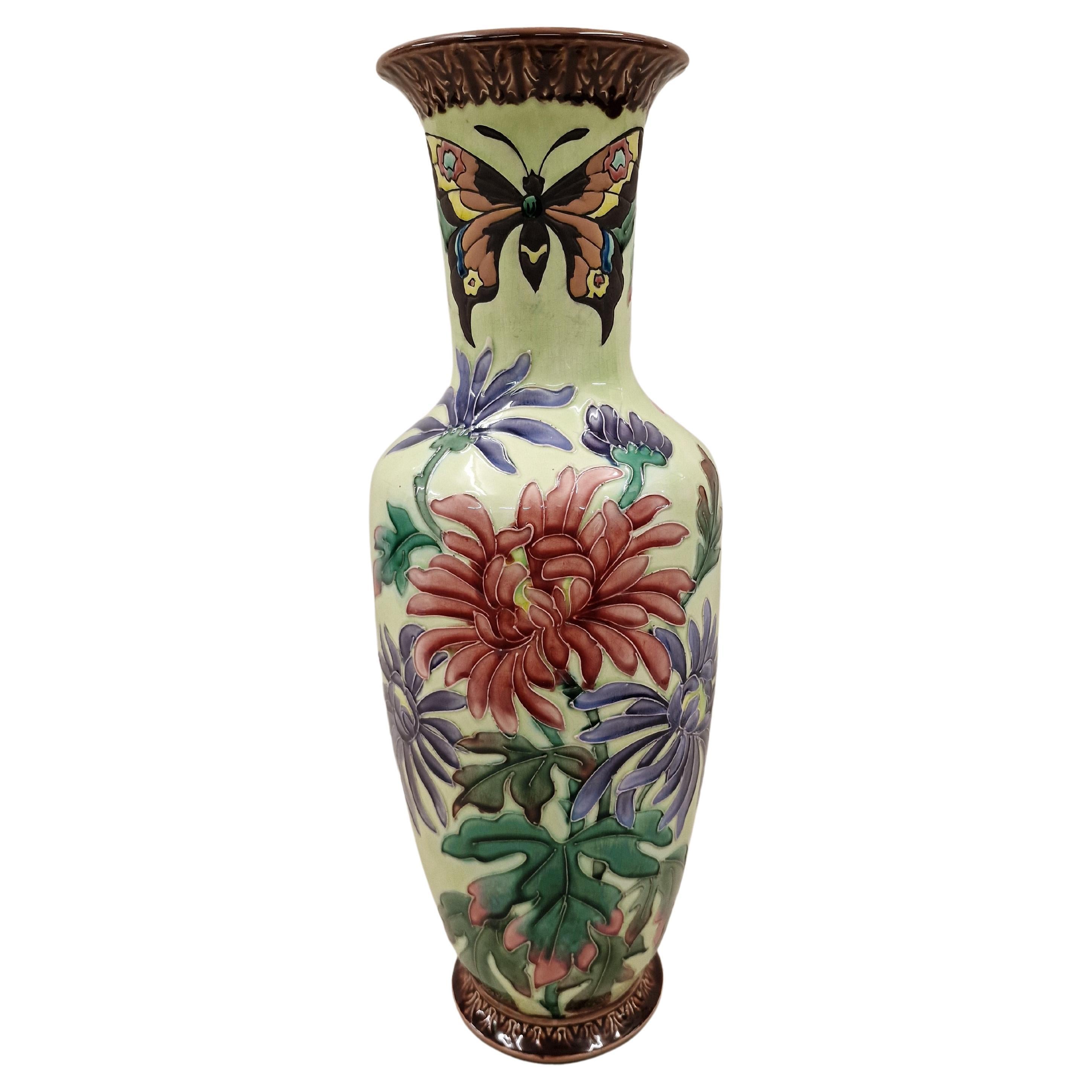 Grand vase à fleurs décoré de papillons, céramique, 1910, Jugendstil/Art Nouveau, France