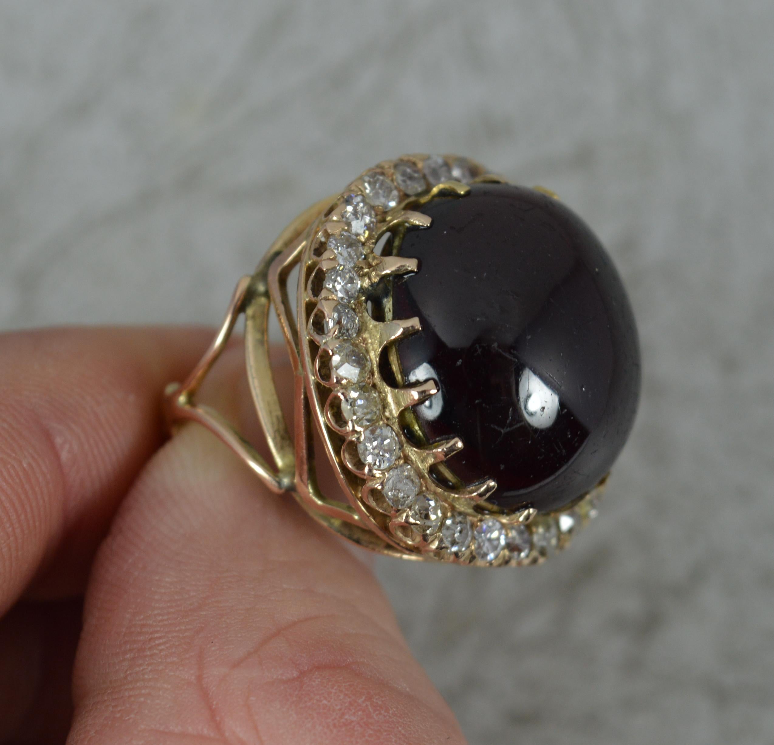 Rie Huge Foiled Back Granat Cabochon und Rosenschliff Diamant 15ct Gold Cluster Ring im Angebot 7