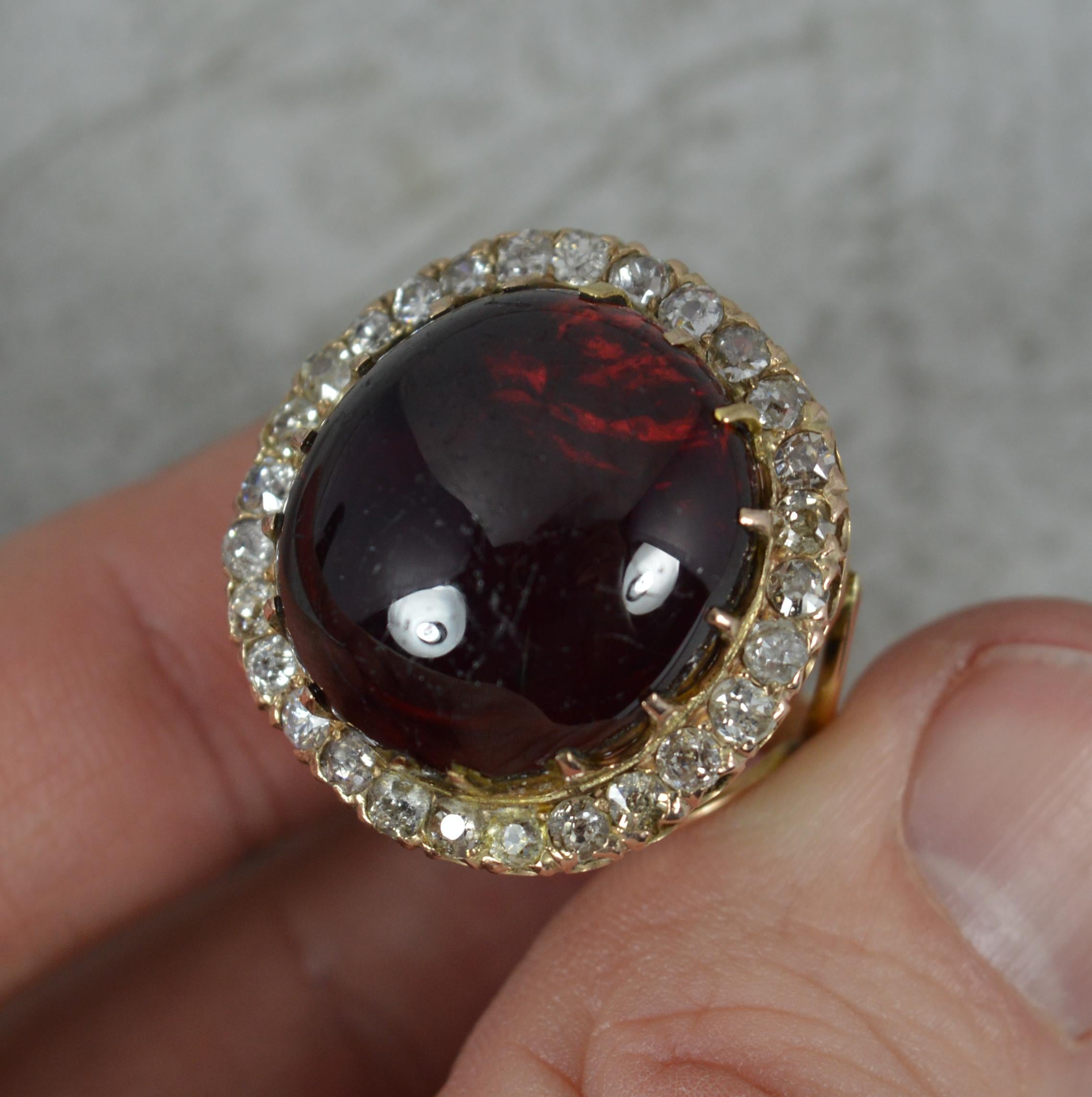 Rie Huge Foiled Back Granat Cabochon und Rosenschliff Diamant 15ct Gold Cluster Ring im Angebot 9