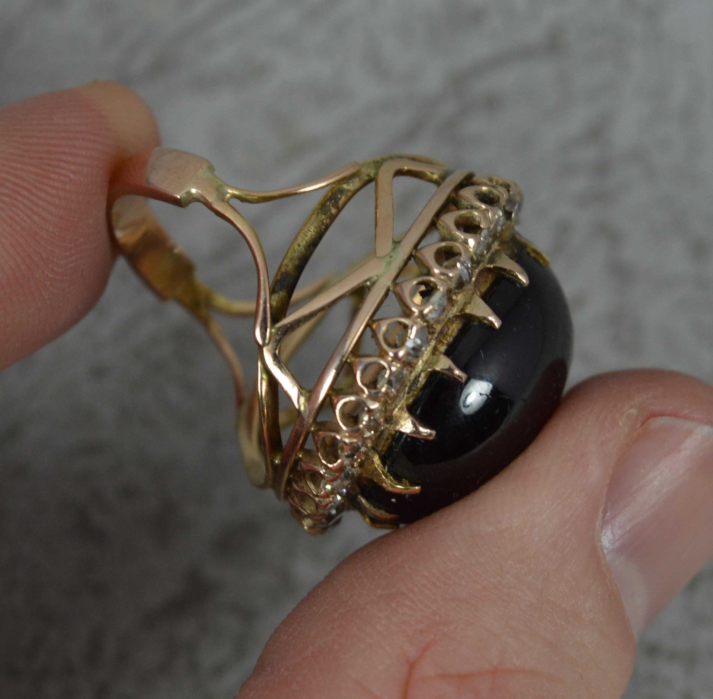 Rie Huge Foiled Back Granat Cabochon und Rosenschliff Diamant 15ct Gold Cluster Ring im Angebot 3