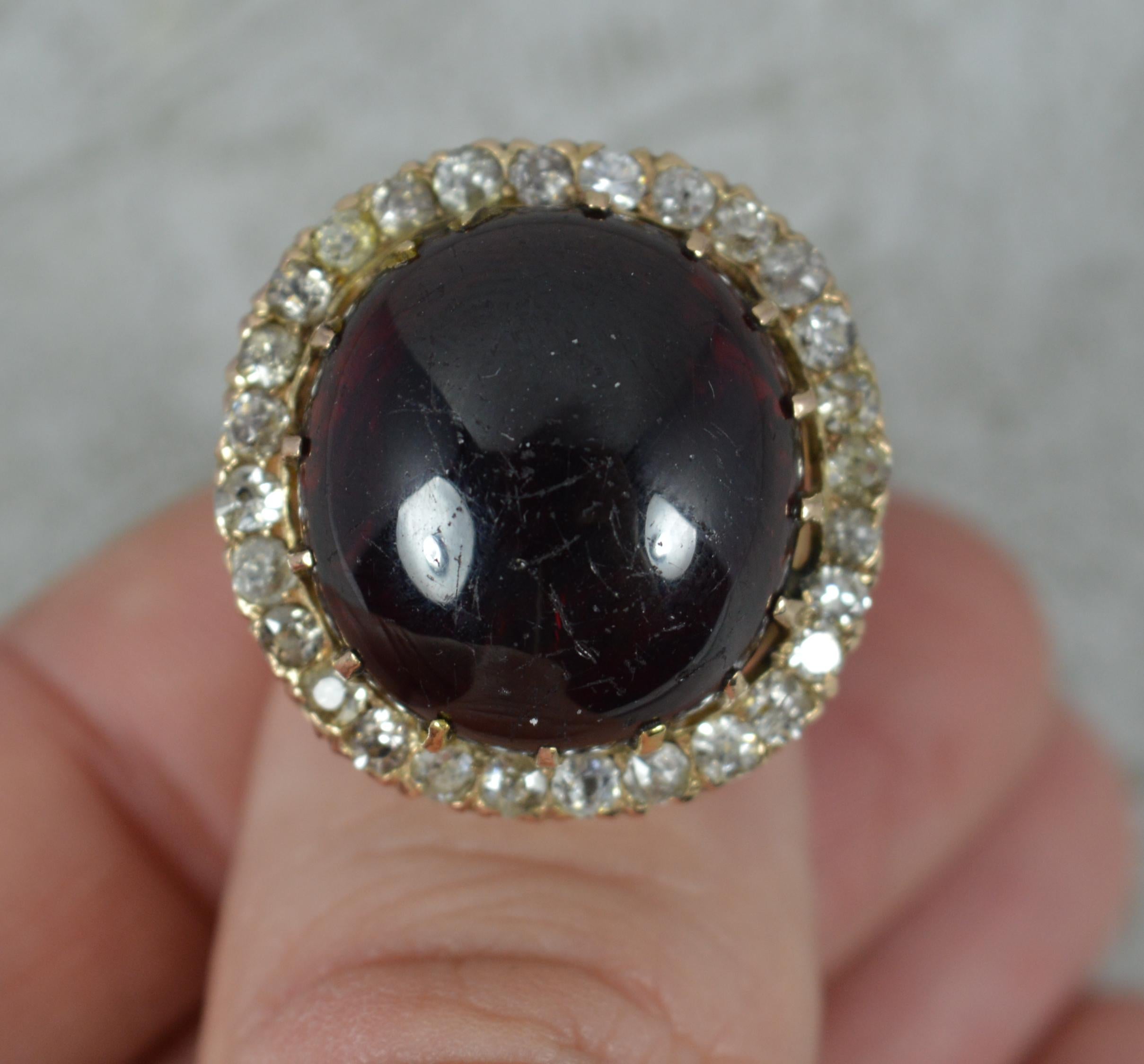 Rie Huge Foiled Back Granat Cabochon und Rosenschliff Diamant 15ct Gold Cluster Ring im Angebot 4