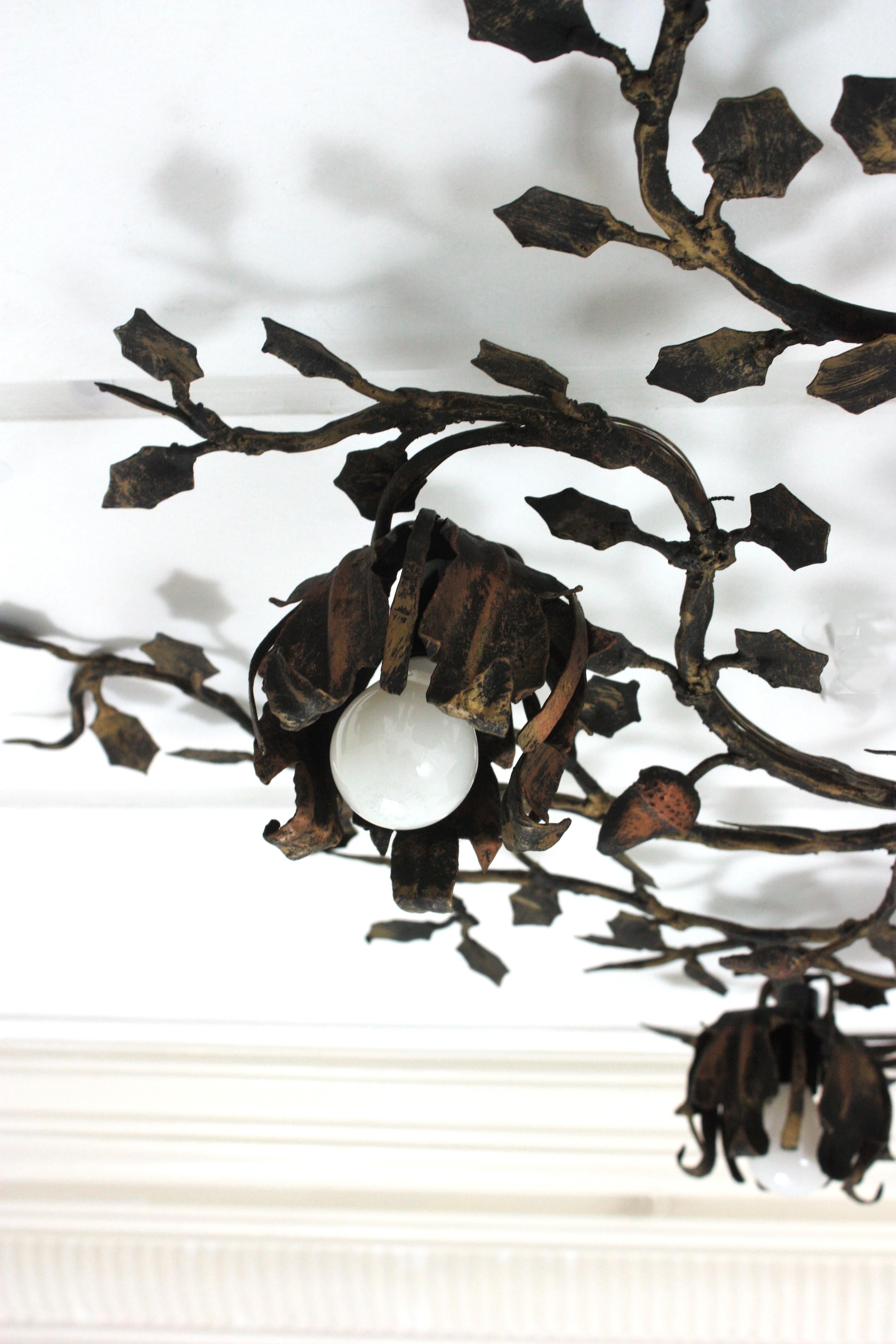 Énorme luminaire à fleur de feuillage, fer forgé doré, 56 in en vente 5